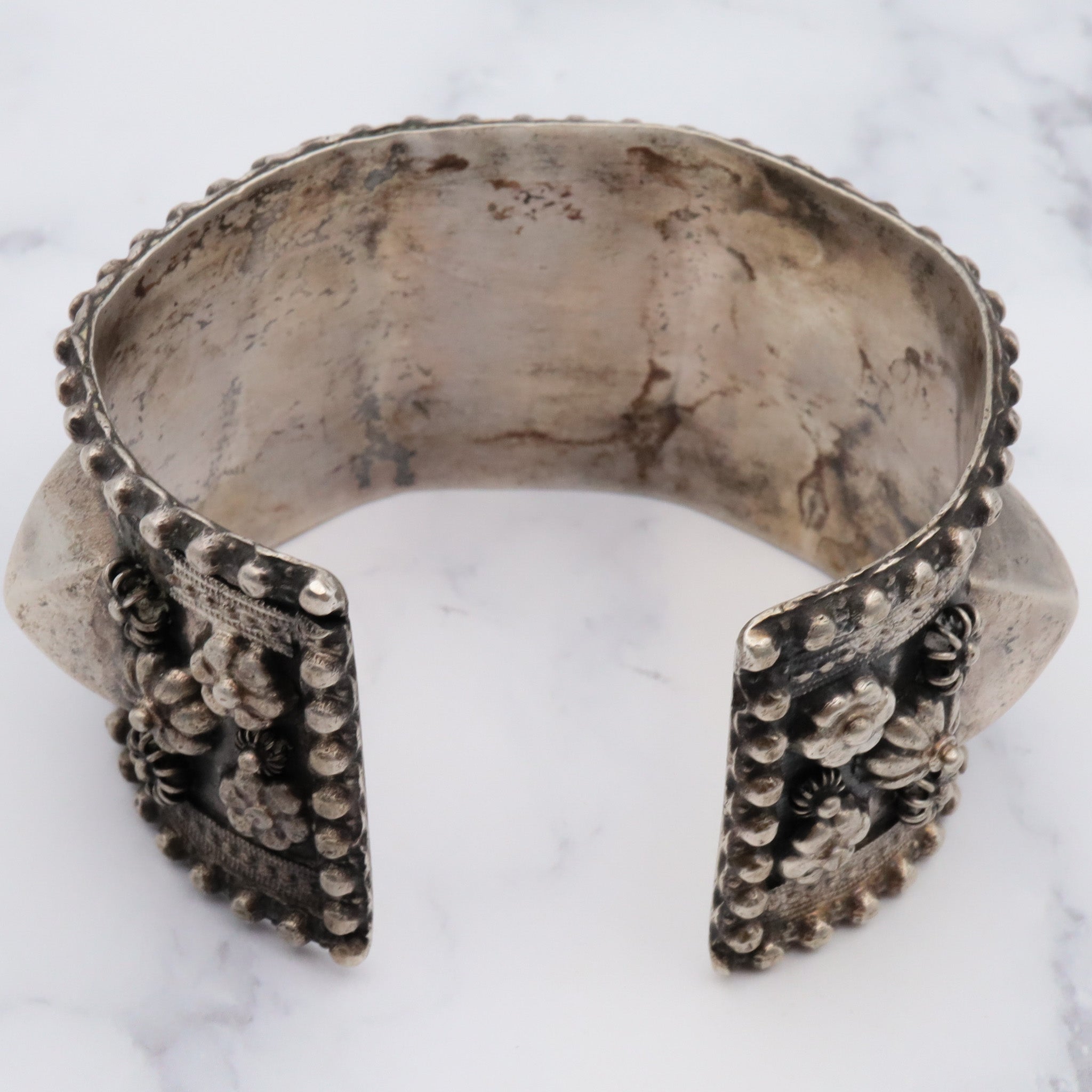 Antique Egyptian silver chunky tribal silver bangle with lapis art glass and cannetille filigree