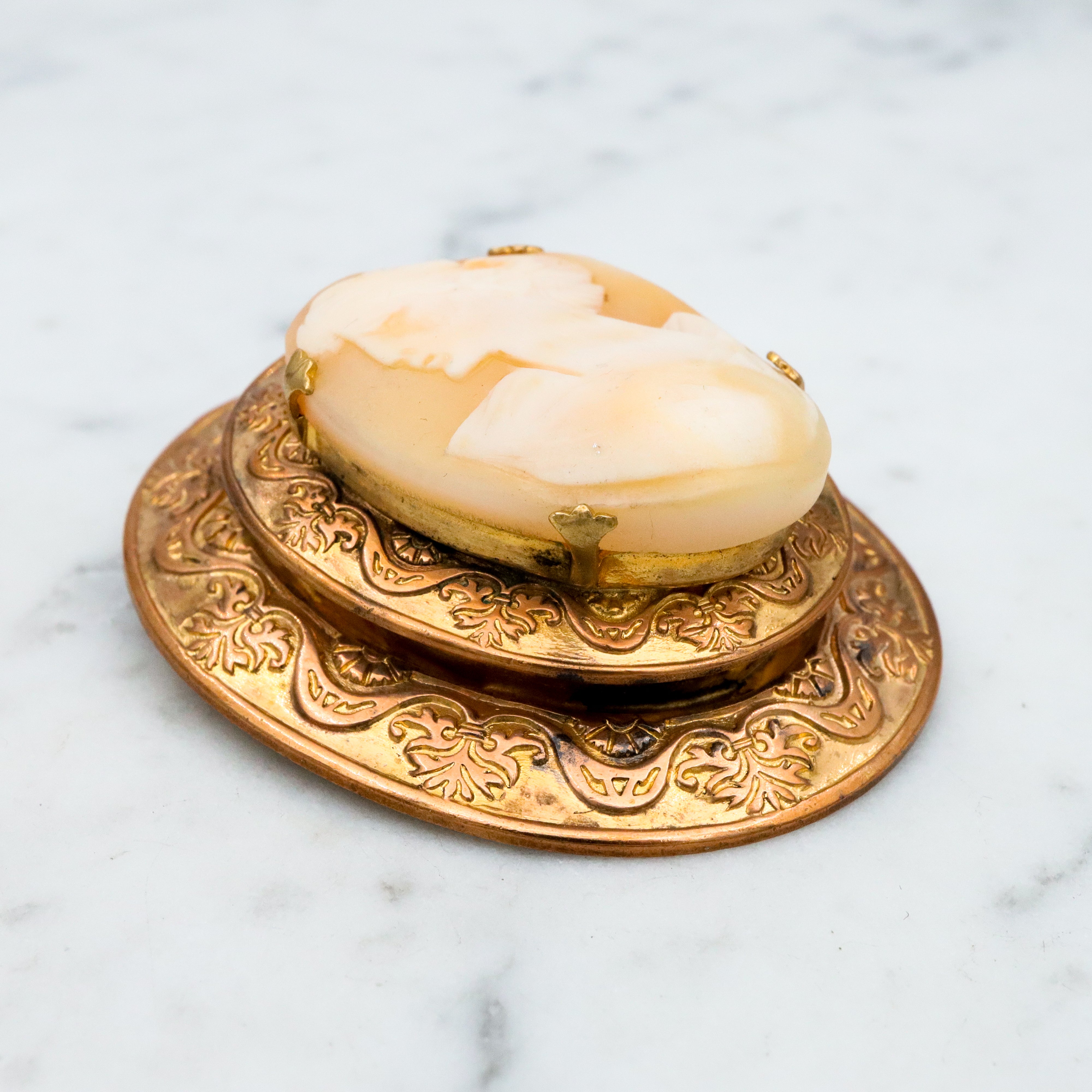 Antique Victorian gilt brass pop out cameo brooch