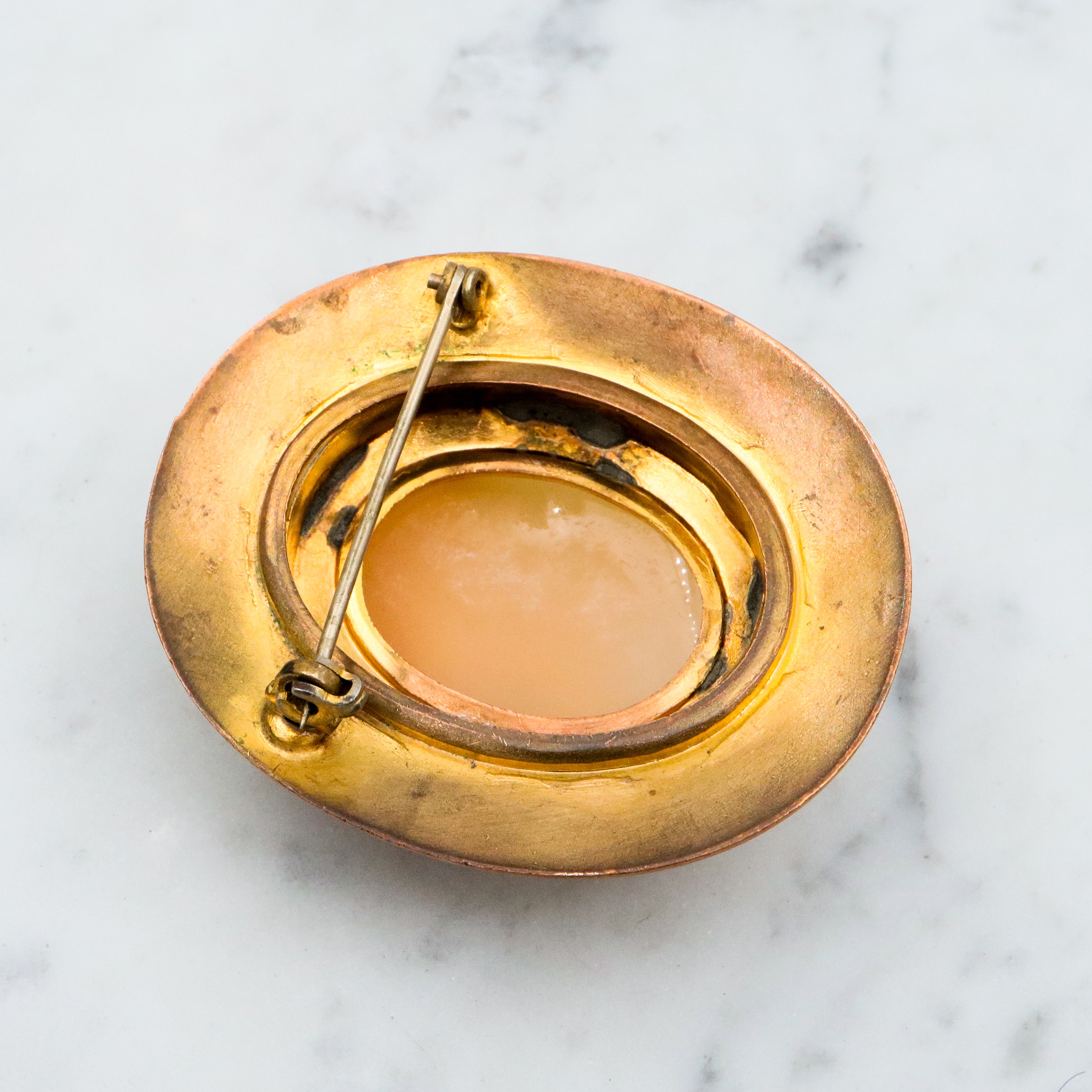 Antique Victorian gilt brass pop out cameo brooch