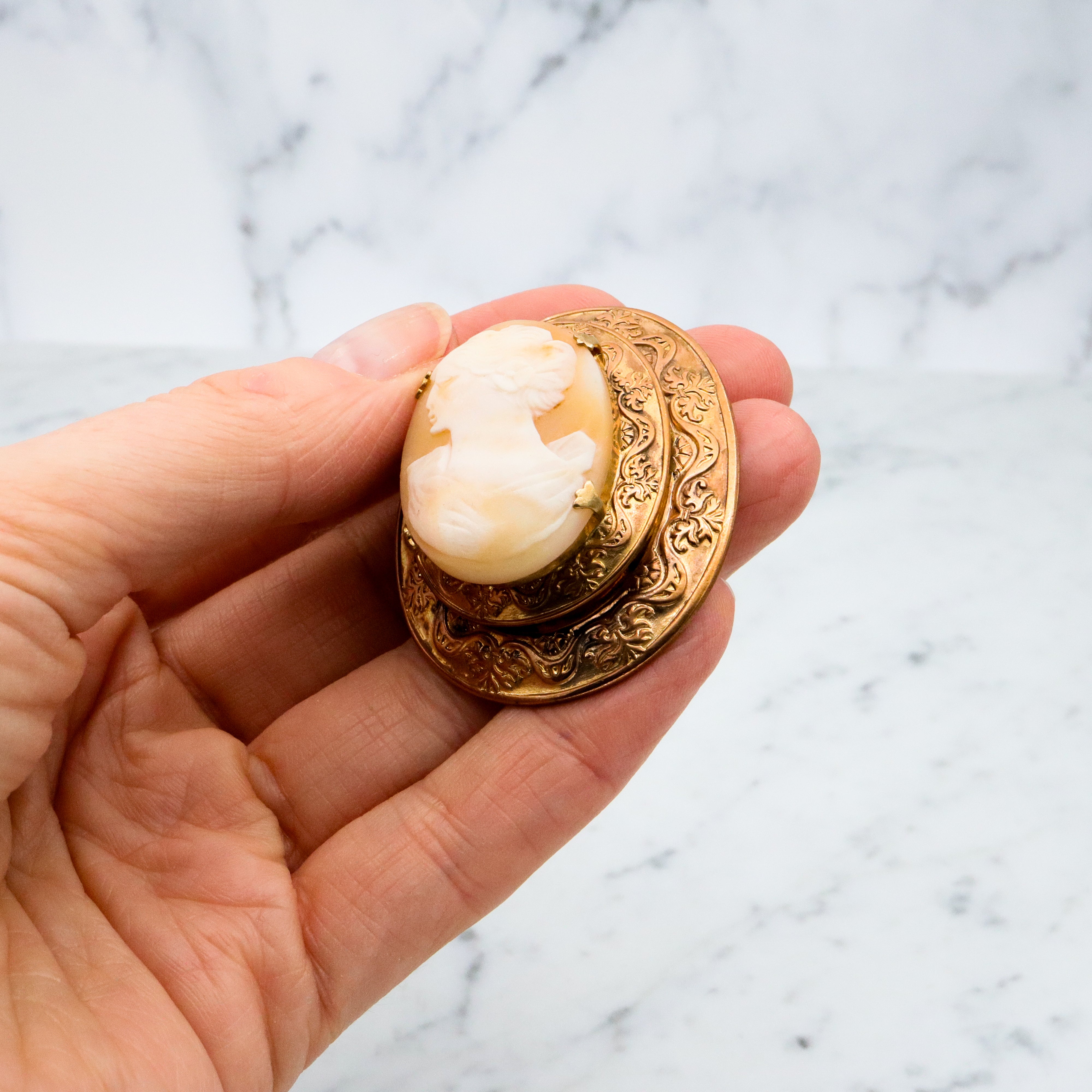 Antique Victorian gilt brass pop out cameo brooch