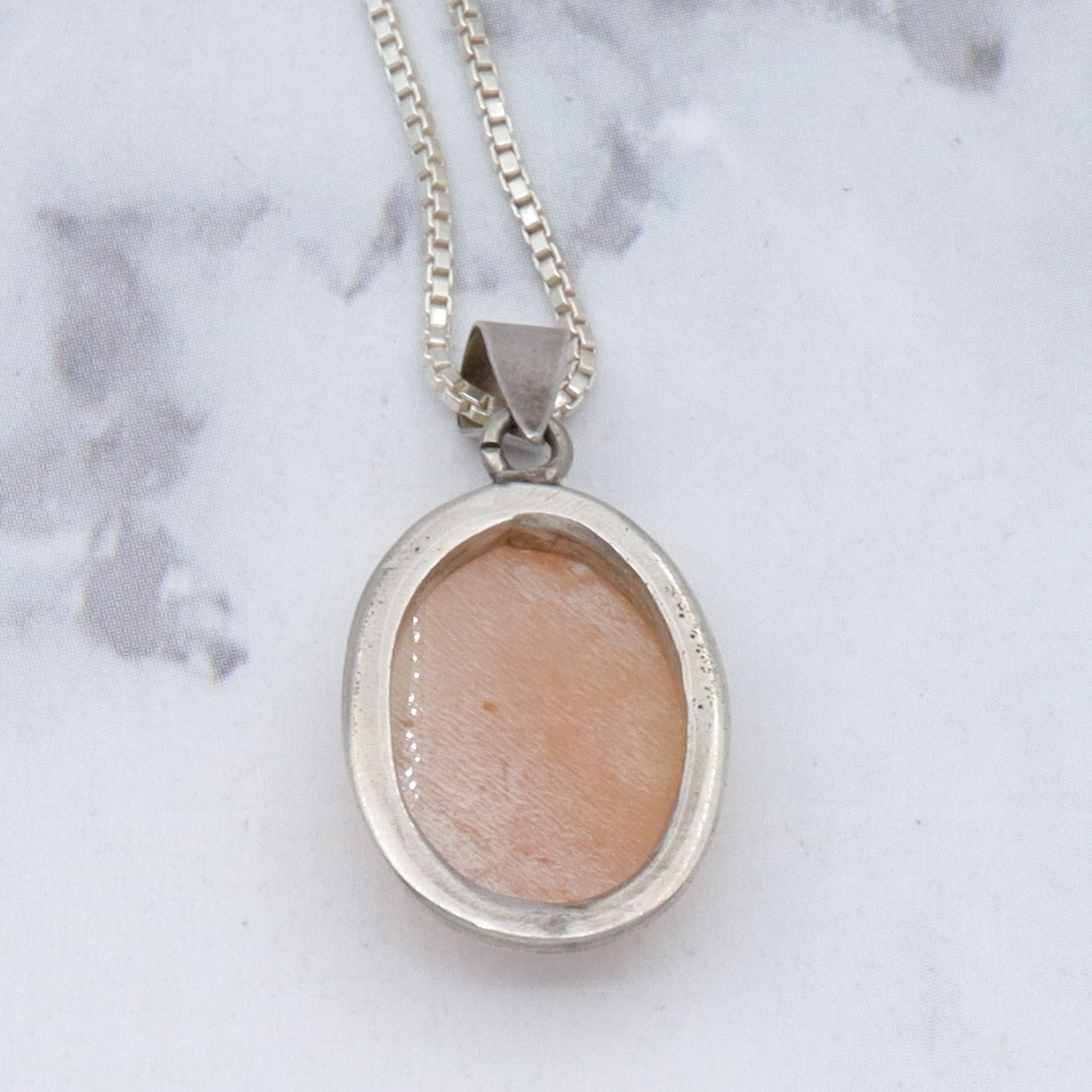 Vintage sterling shell cameo pendant necklace, 18