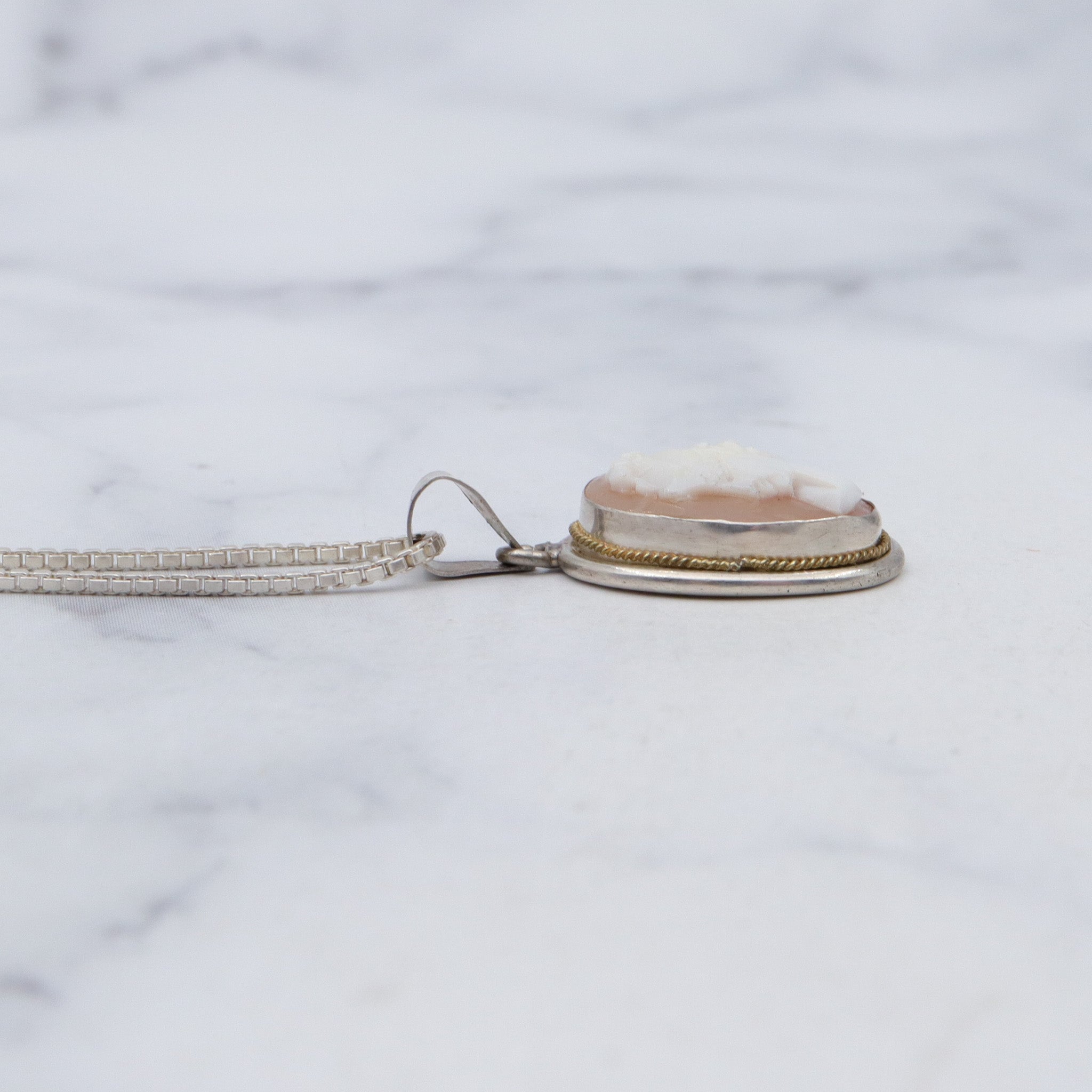 Vintage sterling shell cameo pendant necklace, 18
