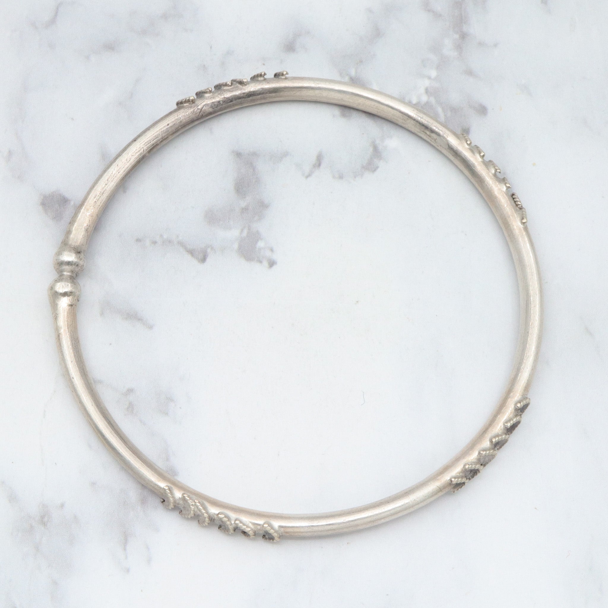 Vintage sterling chevron design bangle bracelet