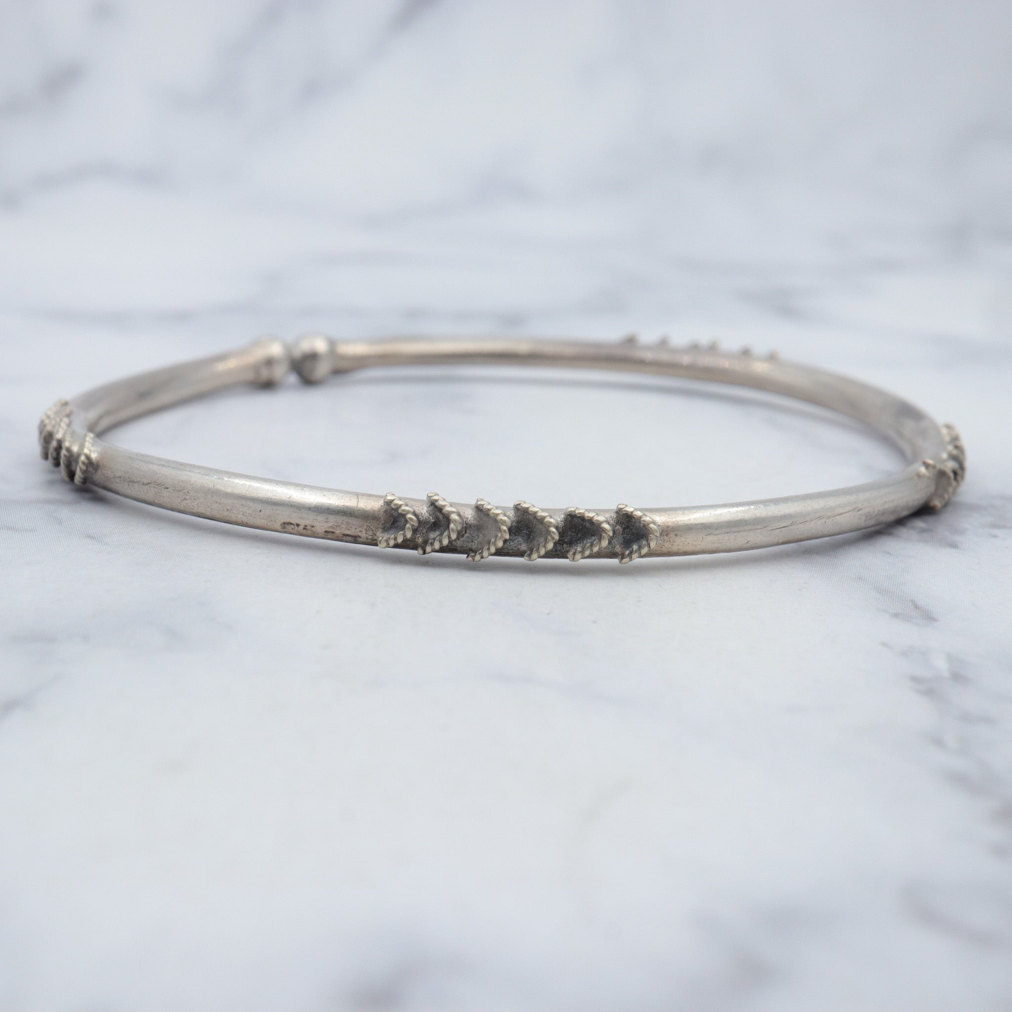 Vintage sterling chevron design bangle bracelet