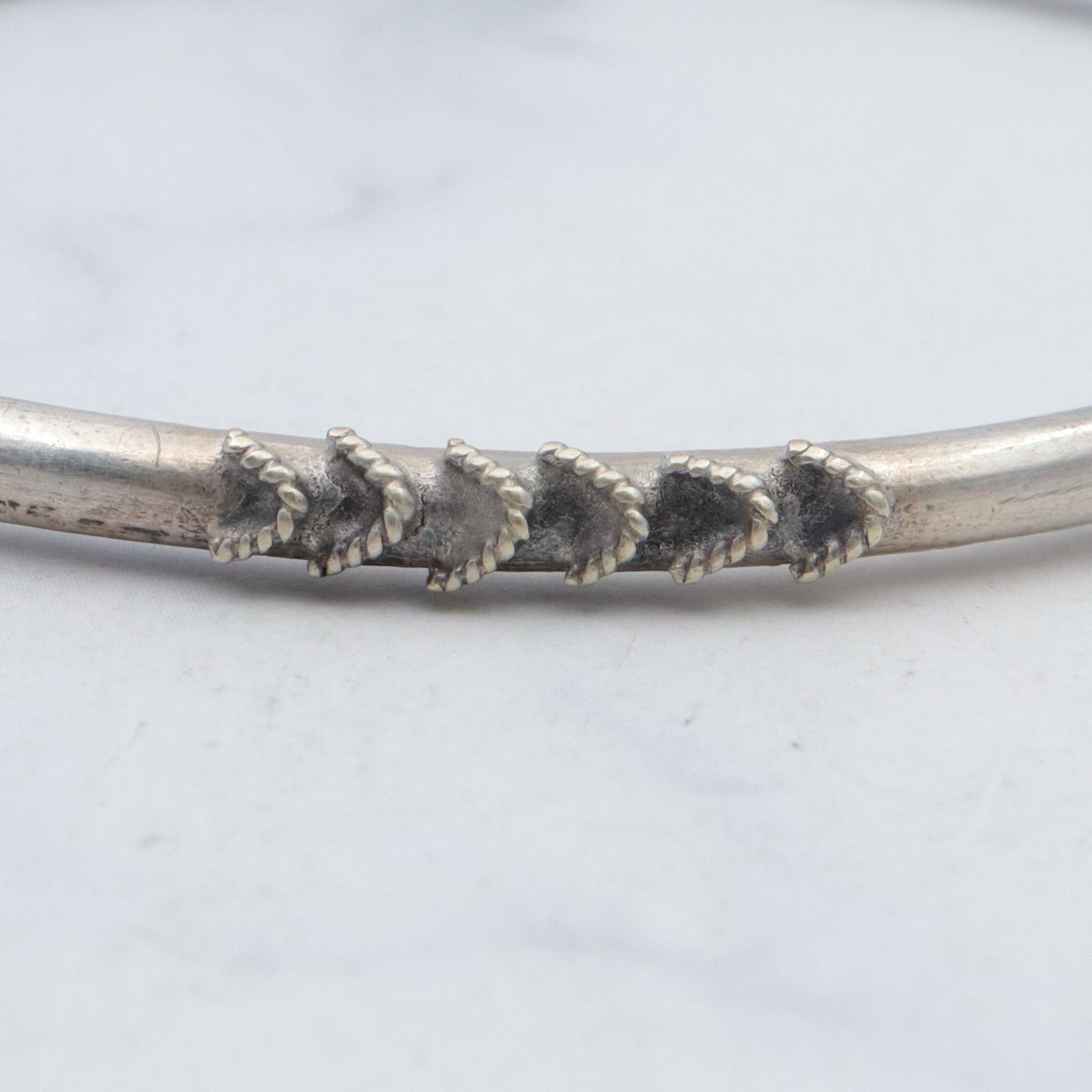 Vintage sterling chevron design bangle bracelet