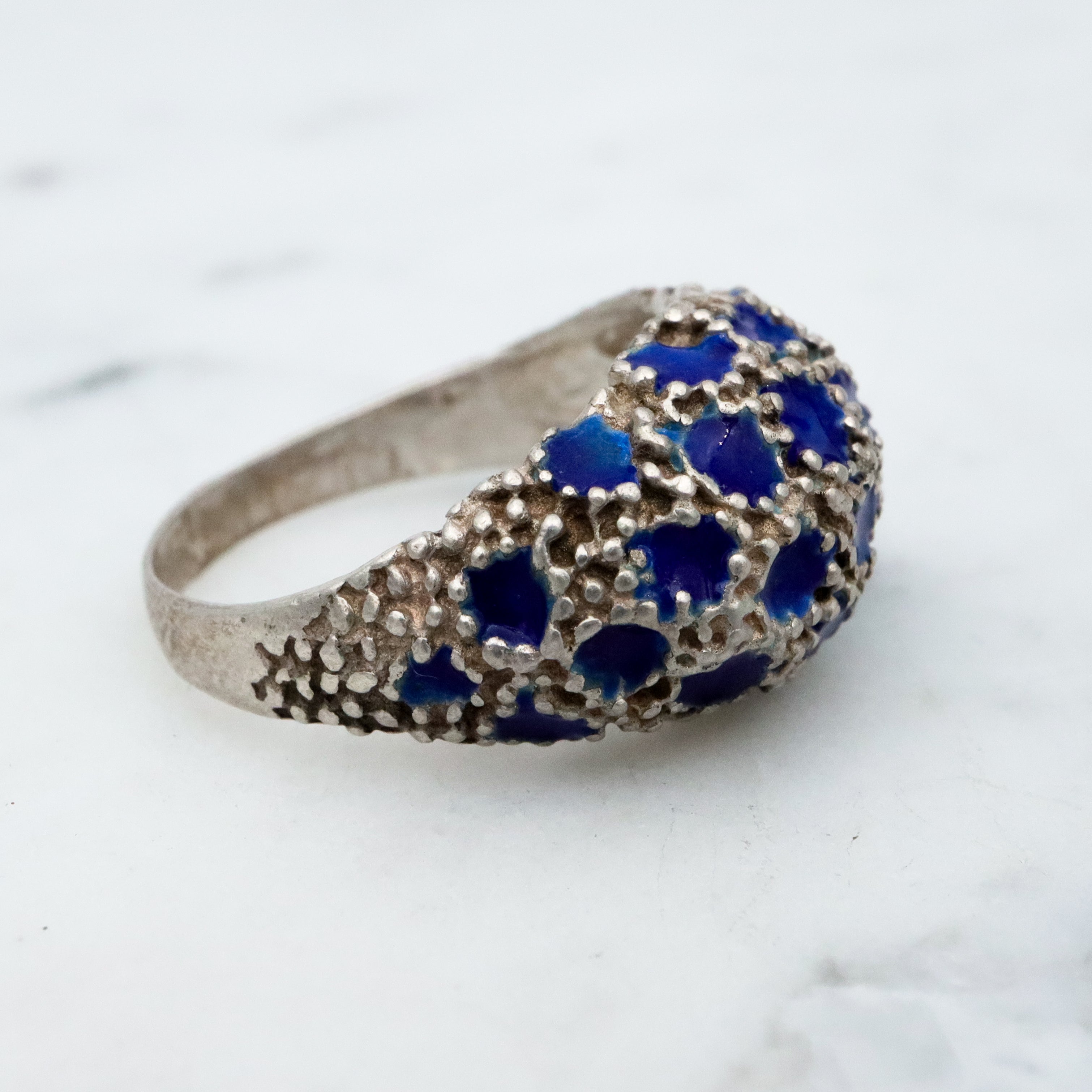 Retro vintage sterling cobalt blue enamel dotted domed ring, size 4.75