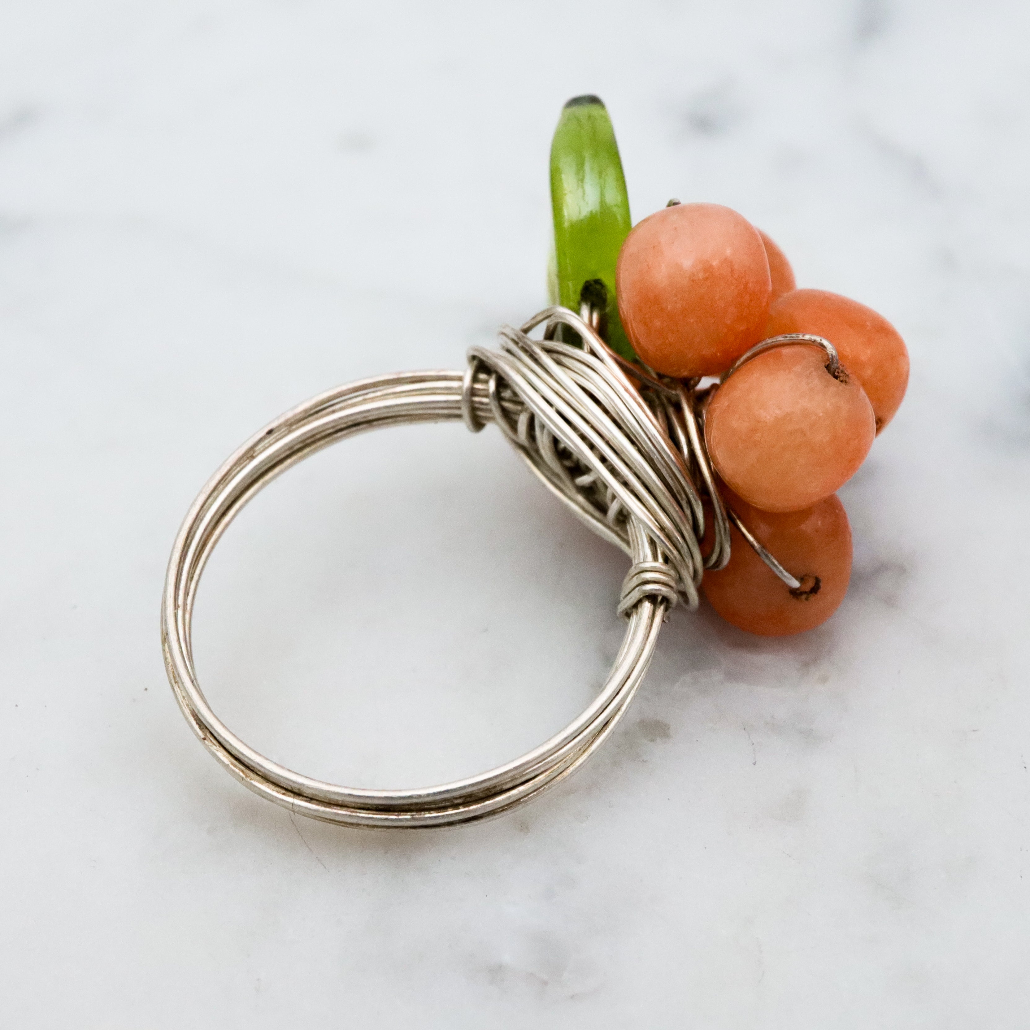 Vintage peach aventurine grape bunch ring w/wrapped sterling wire, size 6
