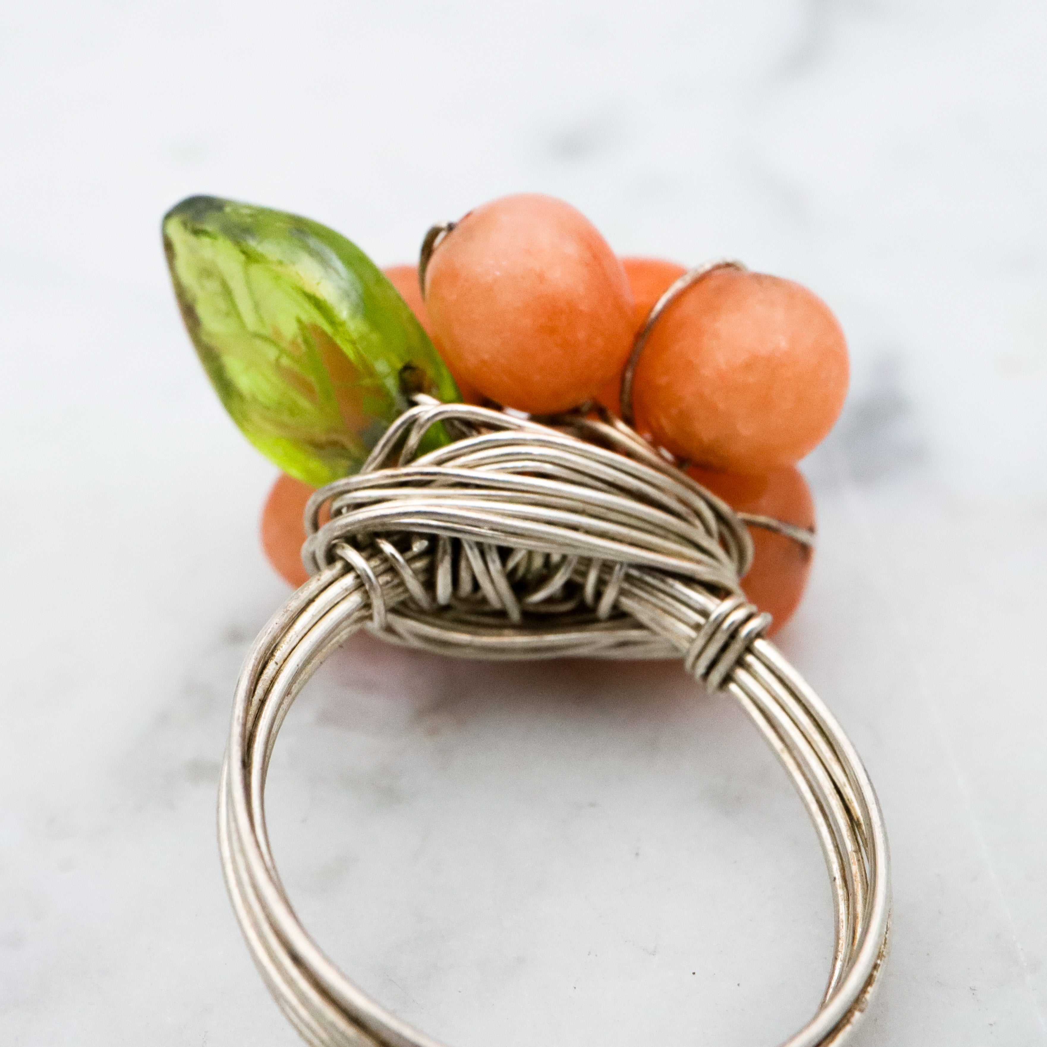 Vintage peach aventurine grape bunch ring w/wrapped sterling wire, size 6