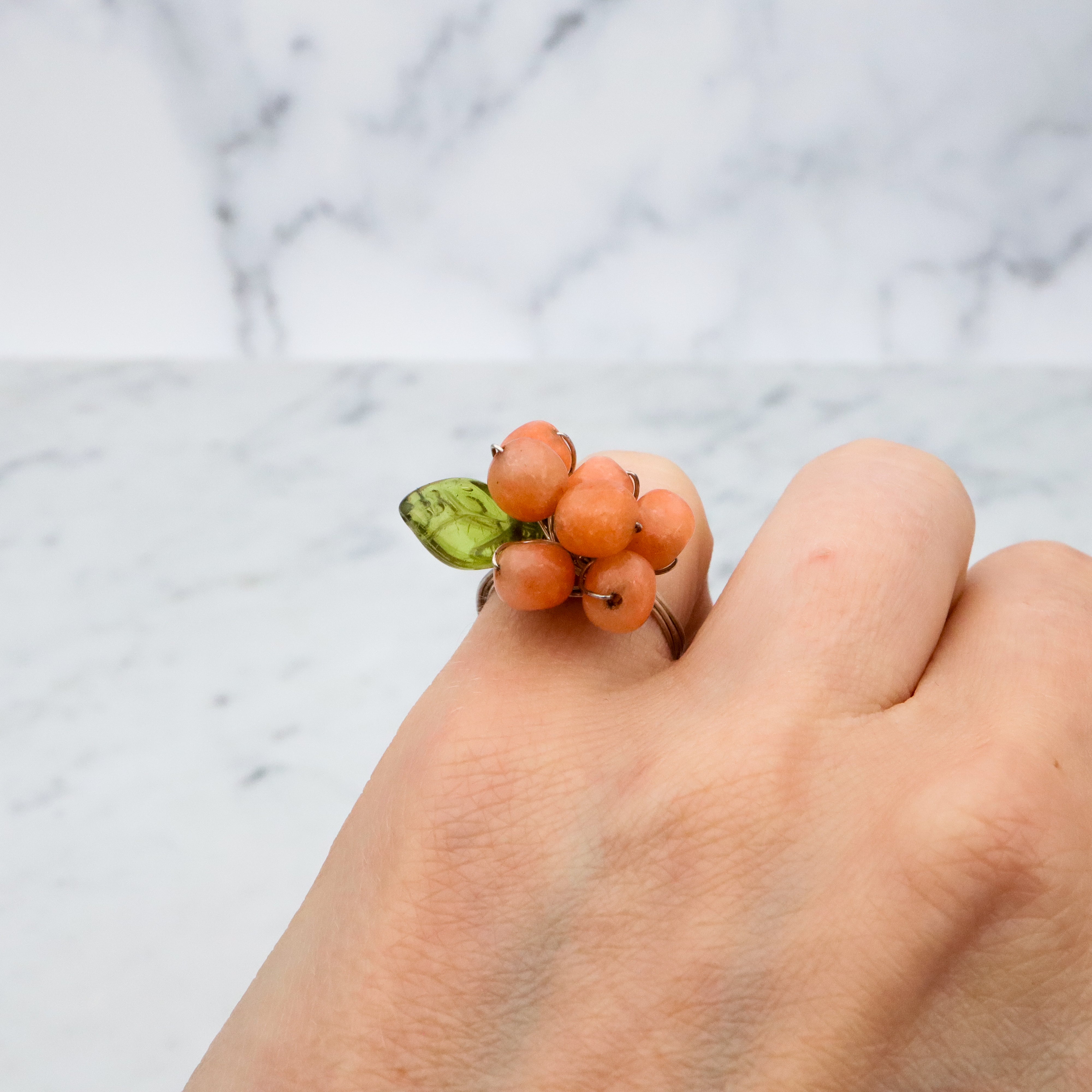 Vintage peach aventurine grape bunch ring w/wrapped sterling wire, size 6
