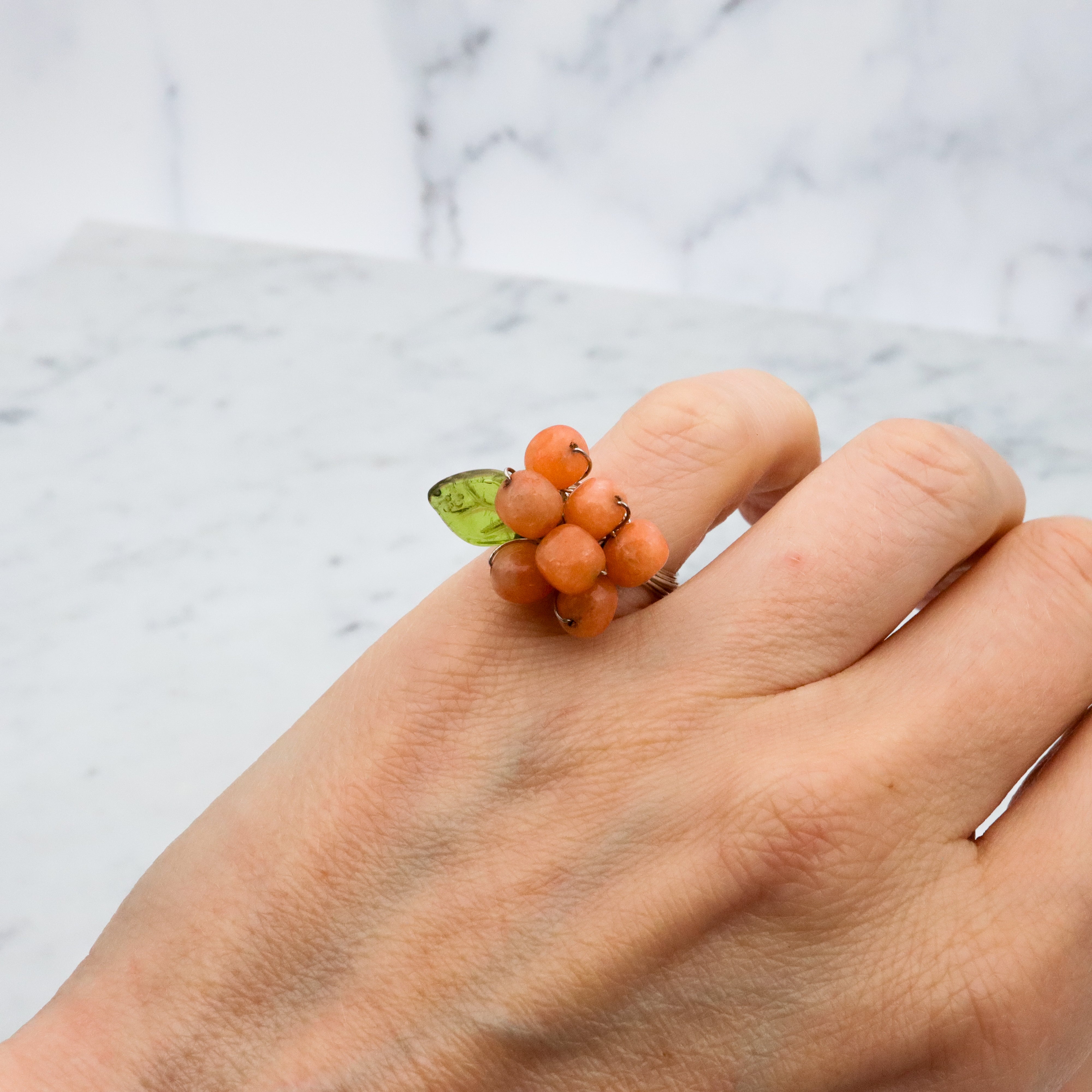 Vintage peach aventurine grape bunch ring w/wrapped sterling wire, size 6