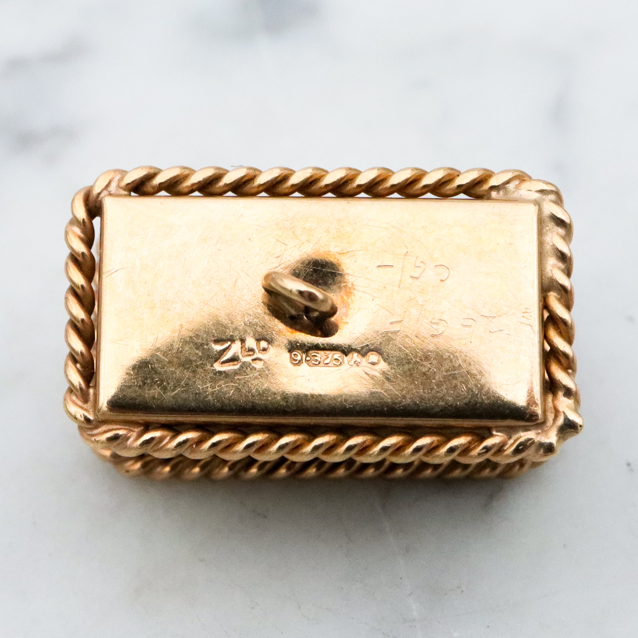 Rare Mid Century 9k gold moving fish tank charm pendant