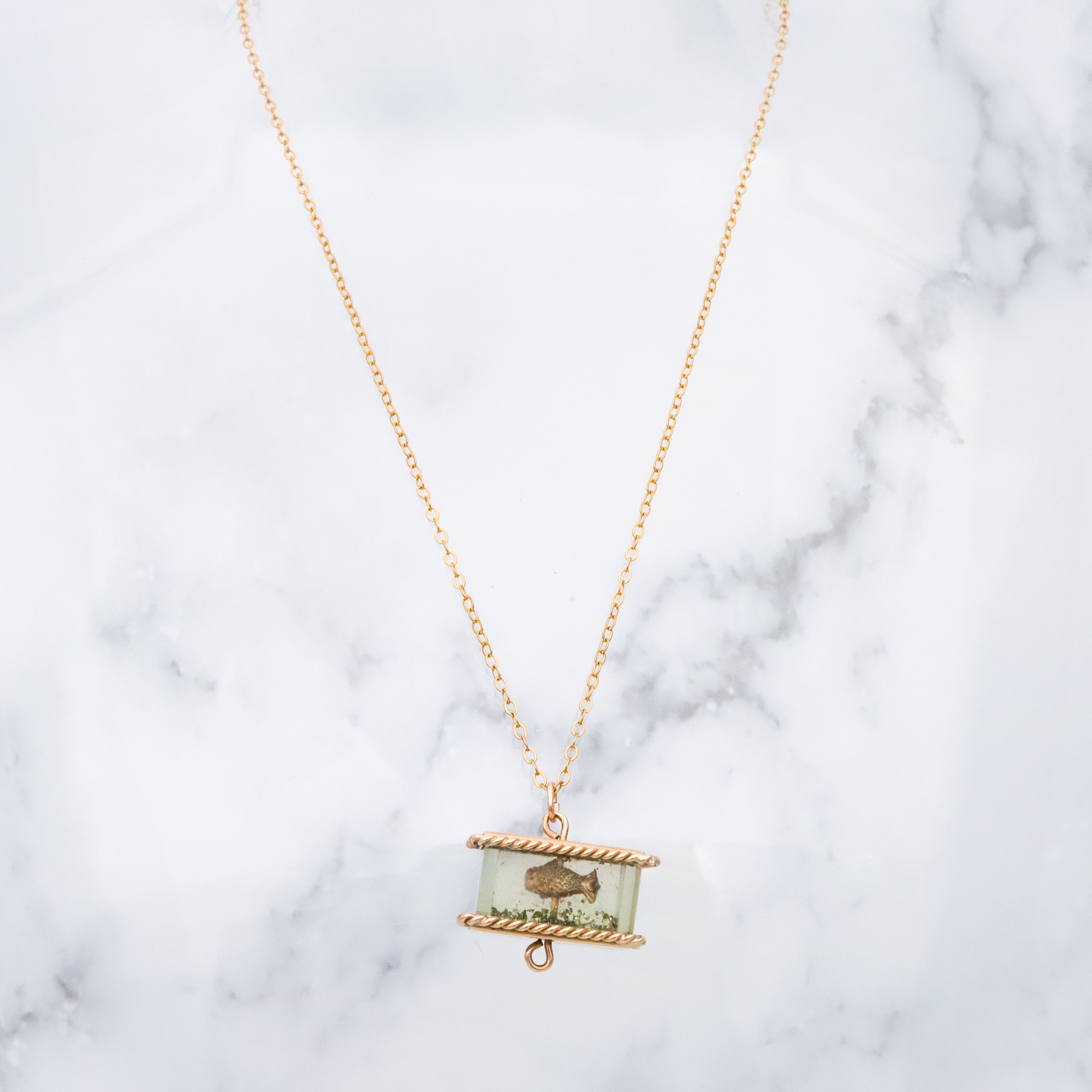 Rare Mid Century 9k gold moving fish tank charm pendant