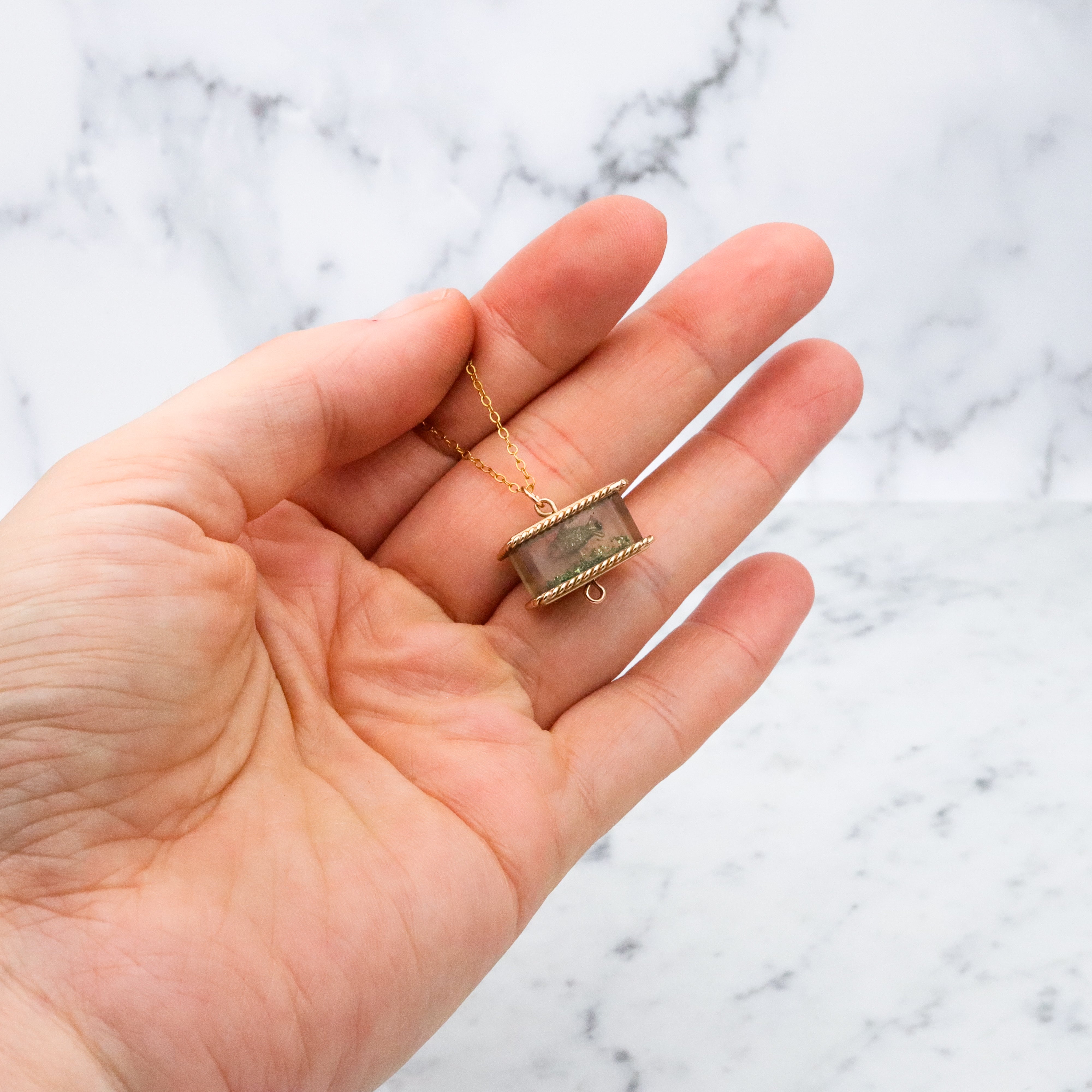 Rare Mid Century 9k gold moving fish tank charm pendant