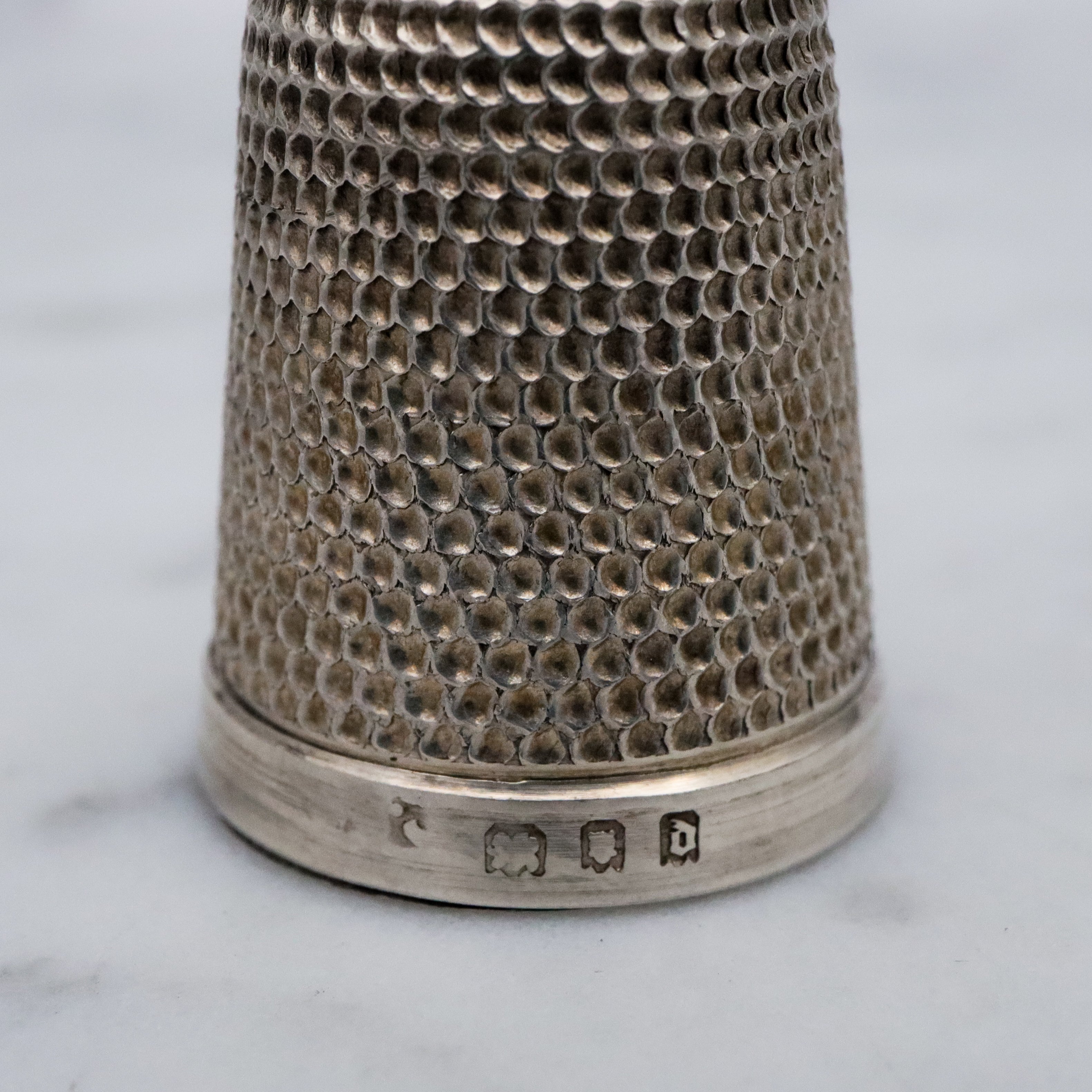 Antique 1919 London sterling thimble size 5.25