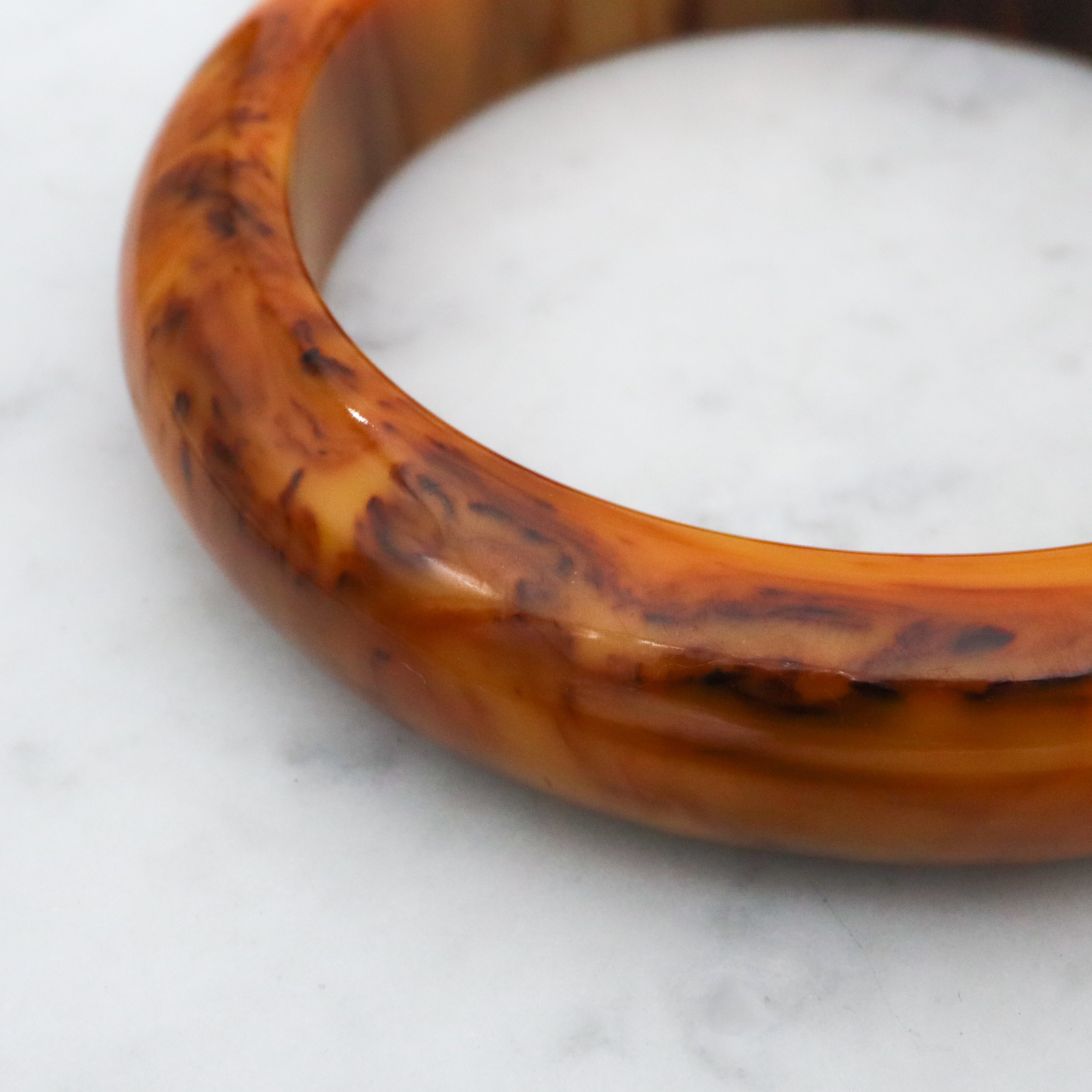 Vintage MCM Mississippi mud marbled bakelite bangle bracelet