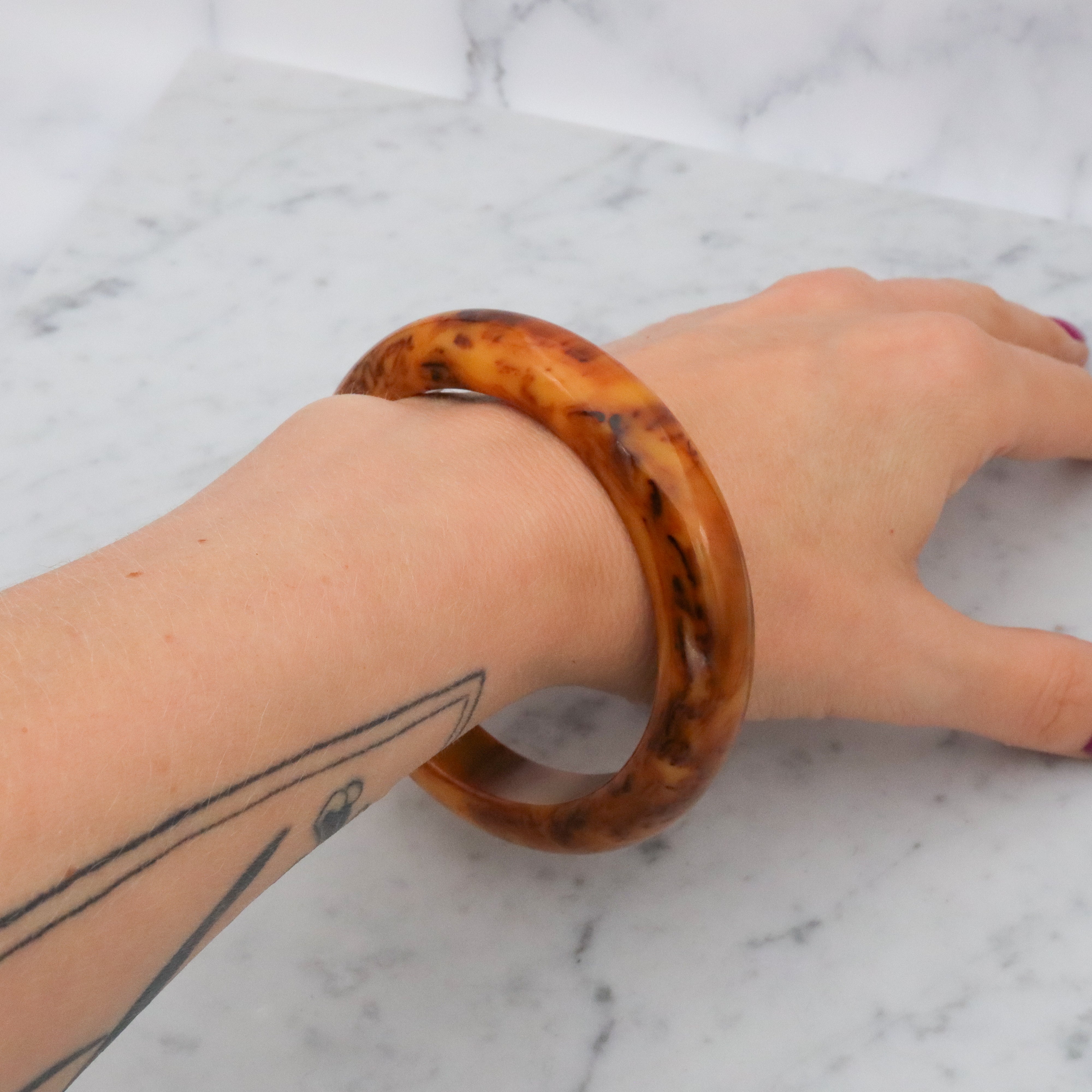 Vintage MCM Mississippi mud marbled bakelite bangle bracelet