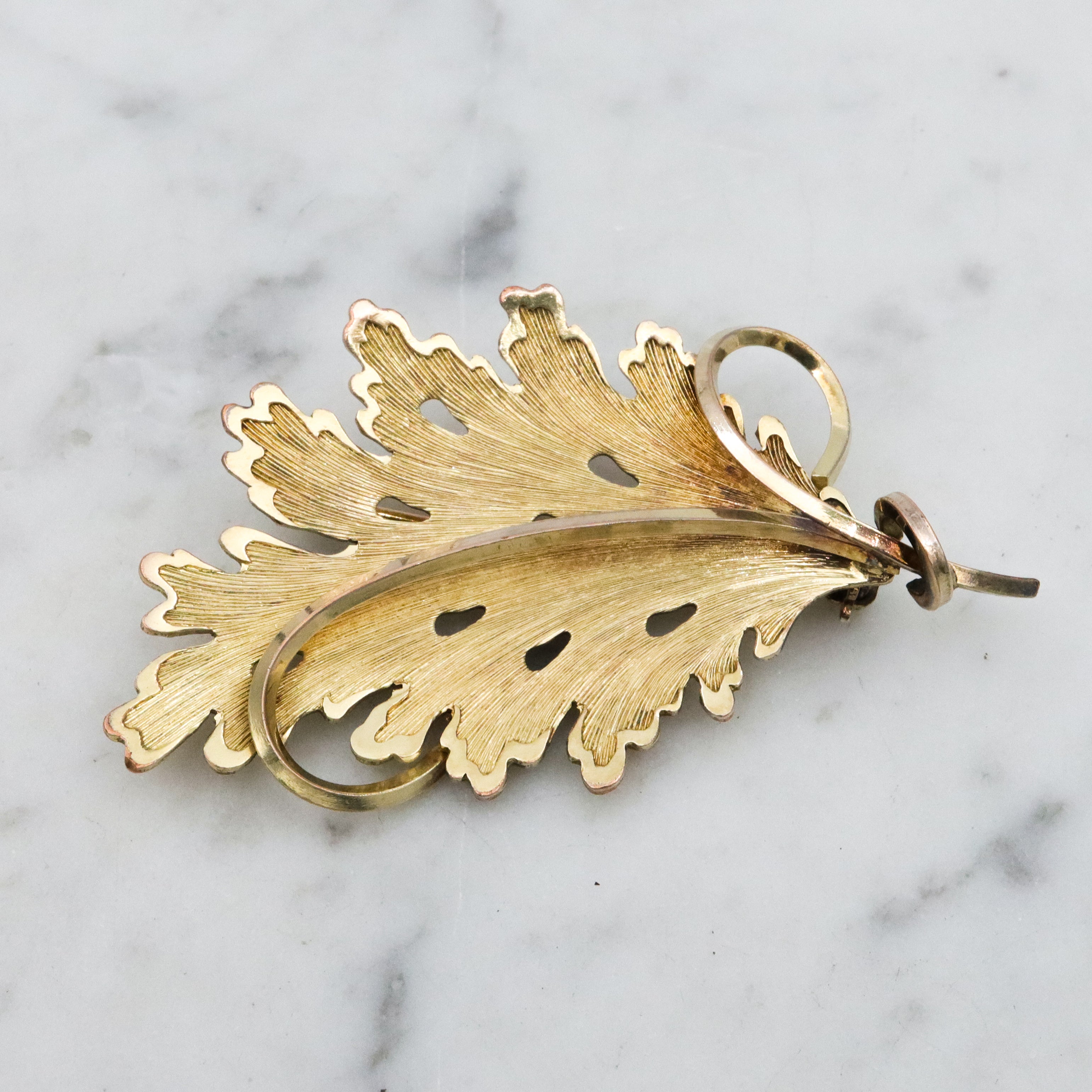 Retro rolled gold textured oak leaf brooch