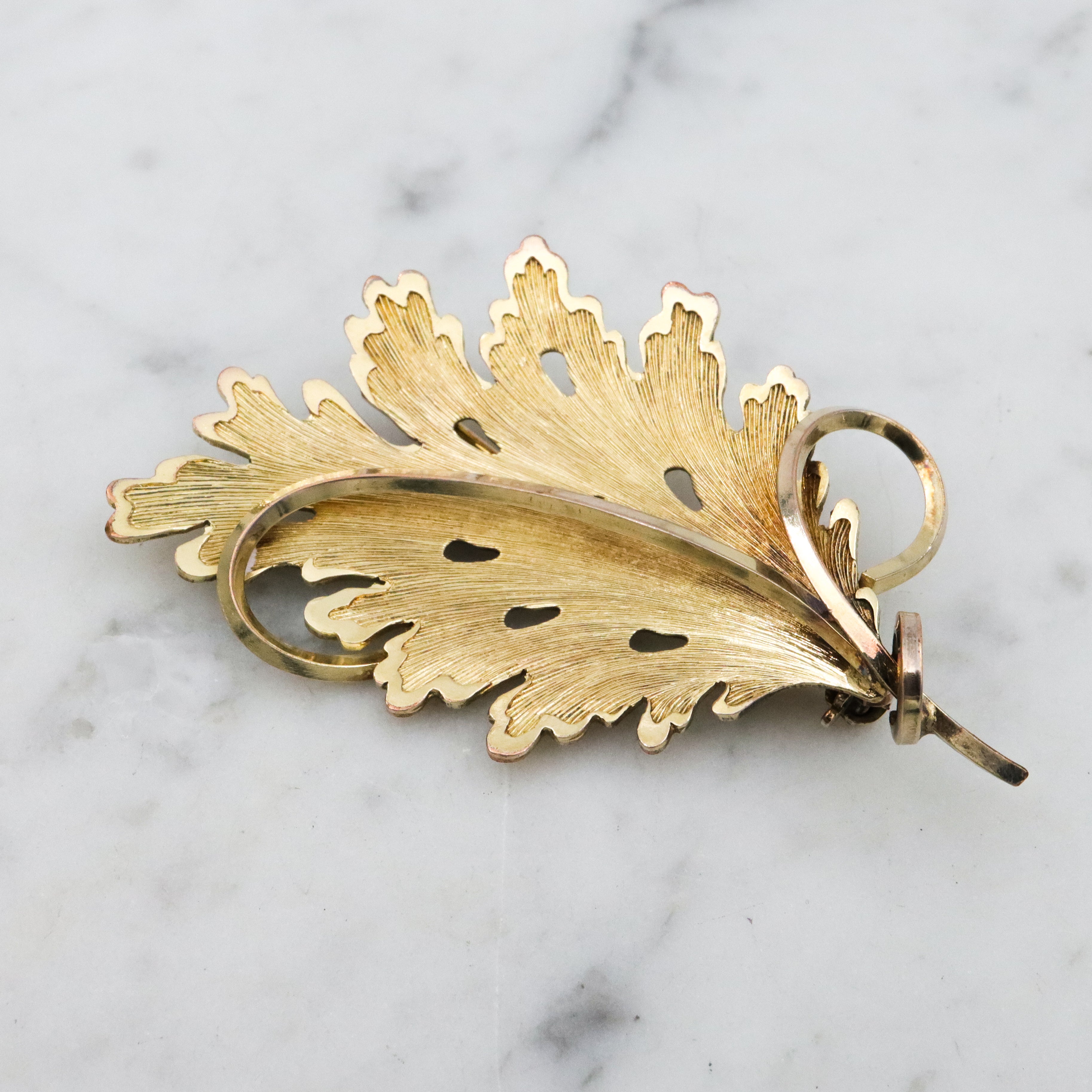 Retro rolled gold textured oak leaf brooch