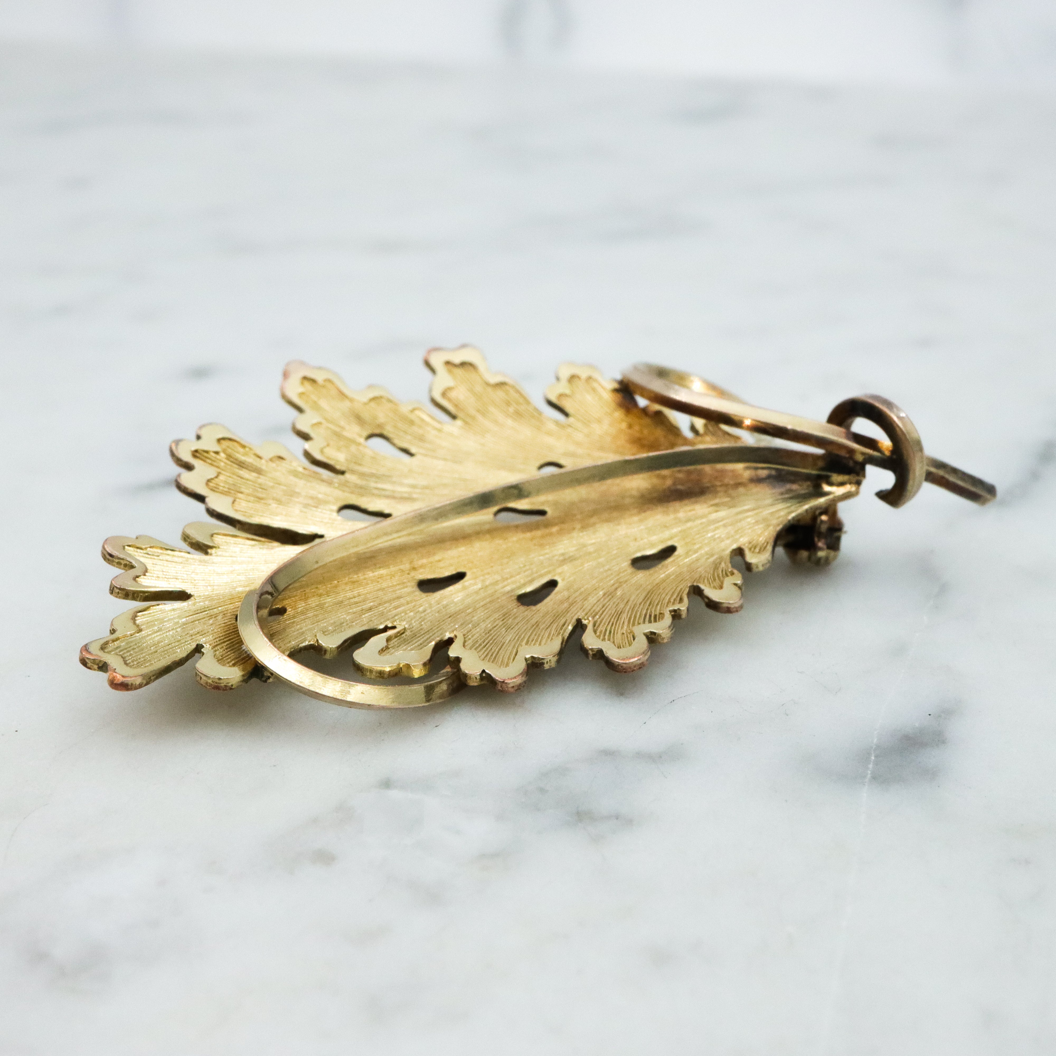 Retro rolled gold textured oak leaf brooch