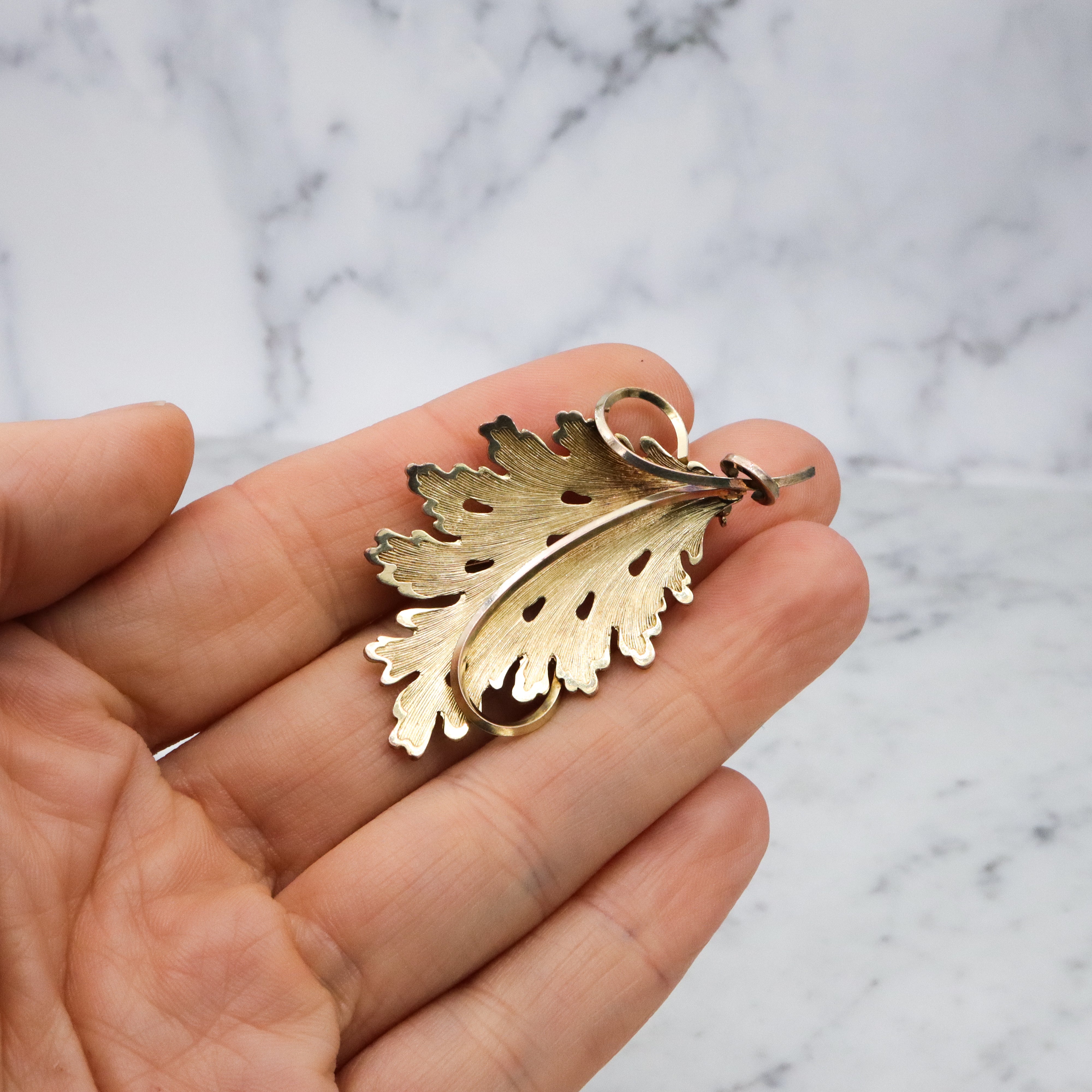 Retro rolled gold textured oak leaf brooch