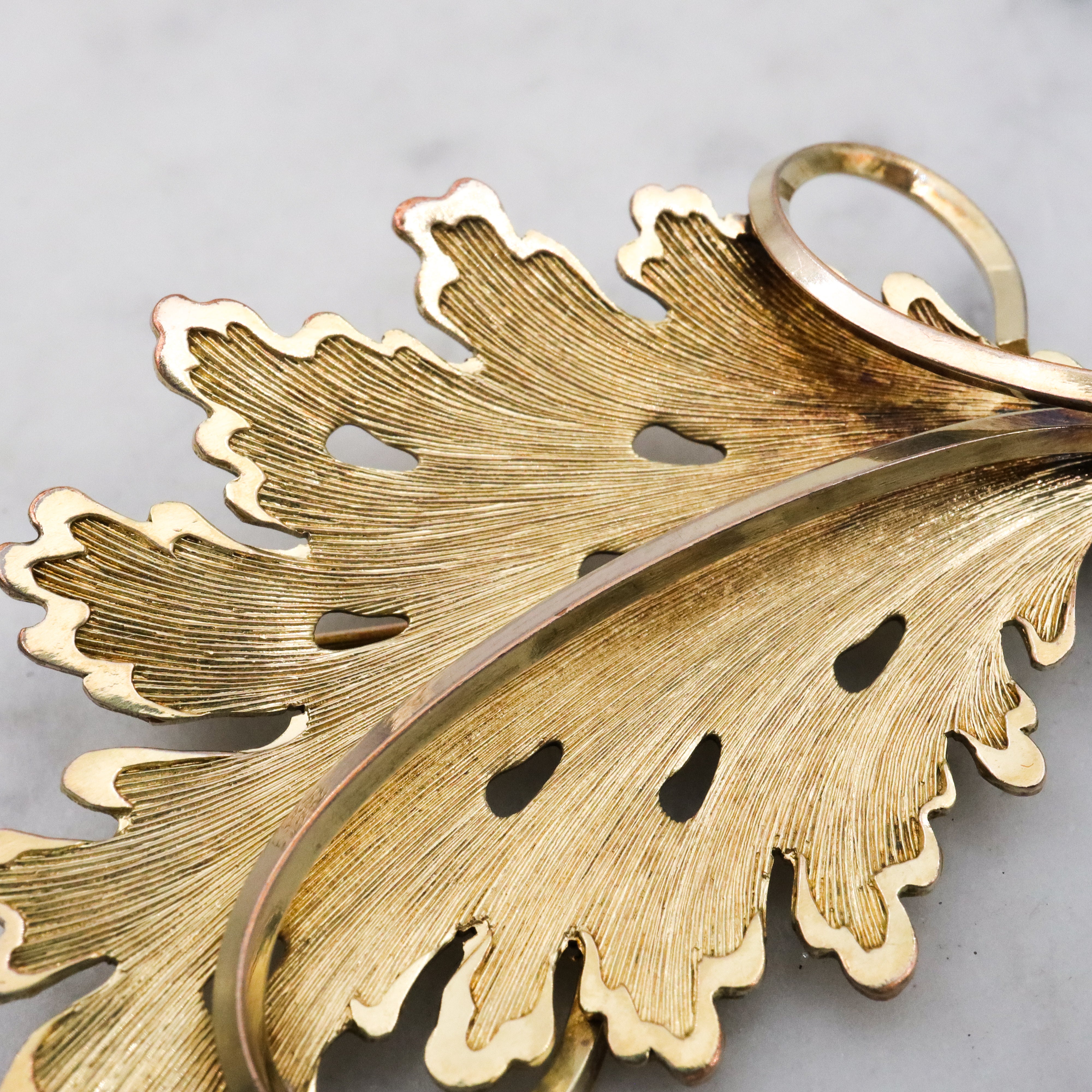 Retro rolled gold textured oak leaf brooch