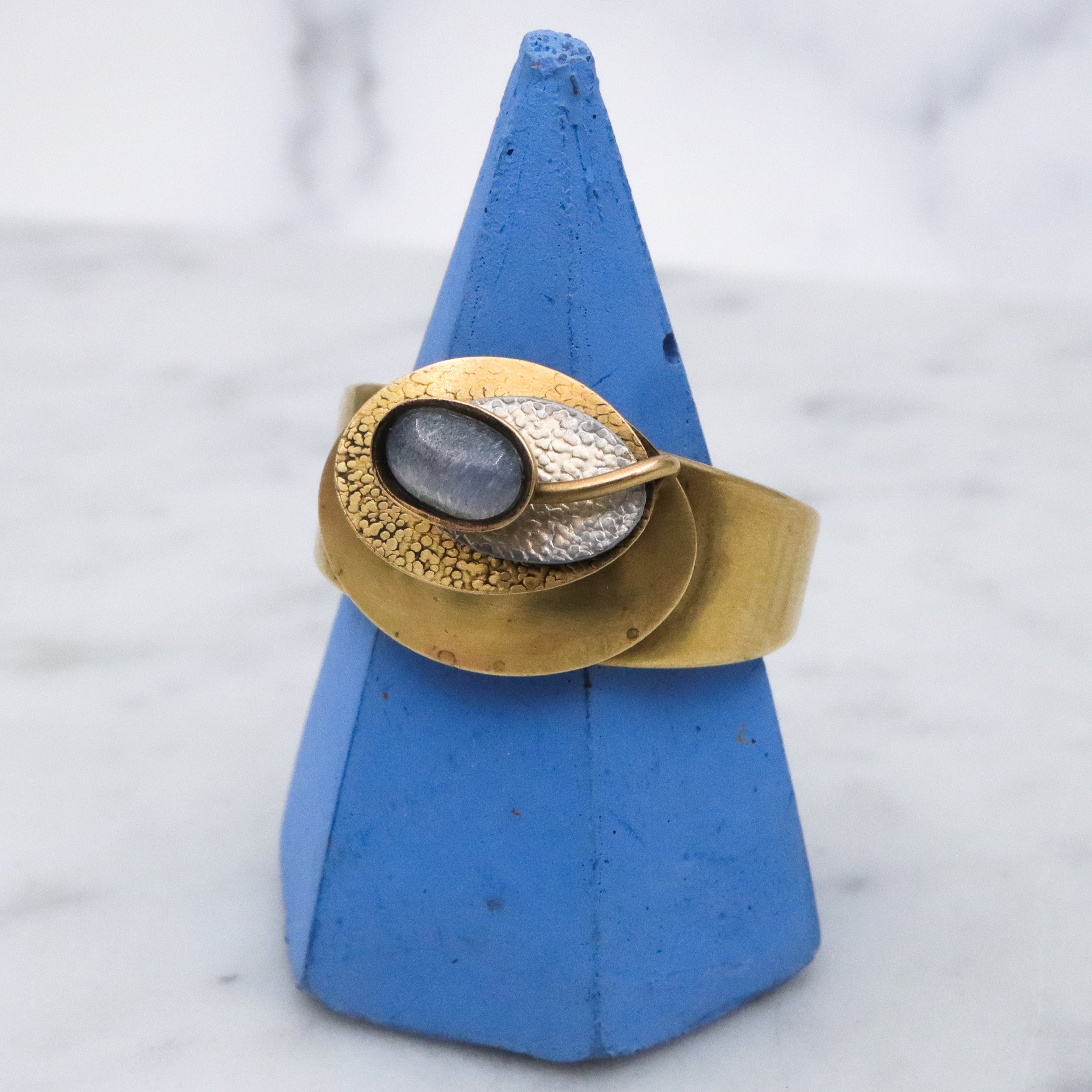 MCM studio artist geometric brass ring w/moonstone, size 10