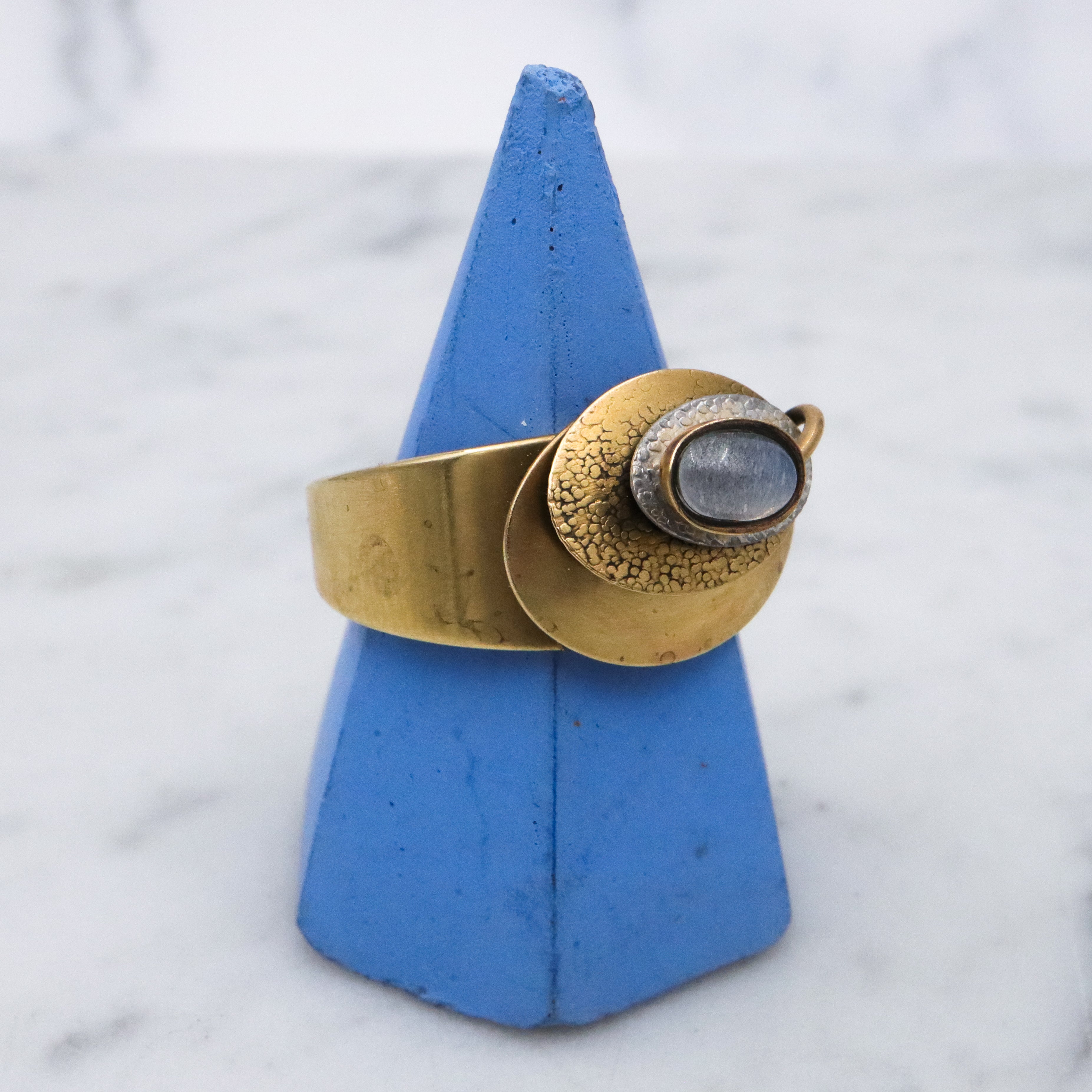MCM studio artist geometric brass ring w/moonstone, size 10