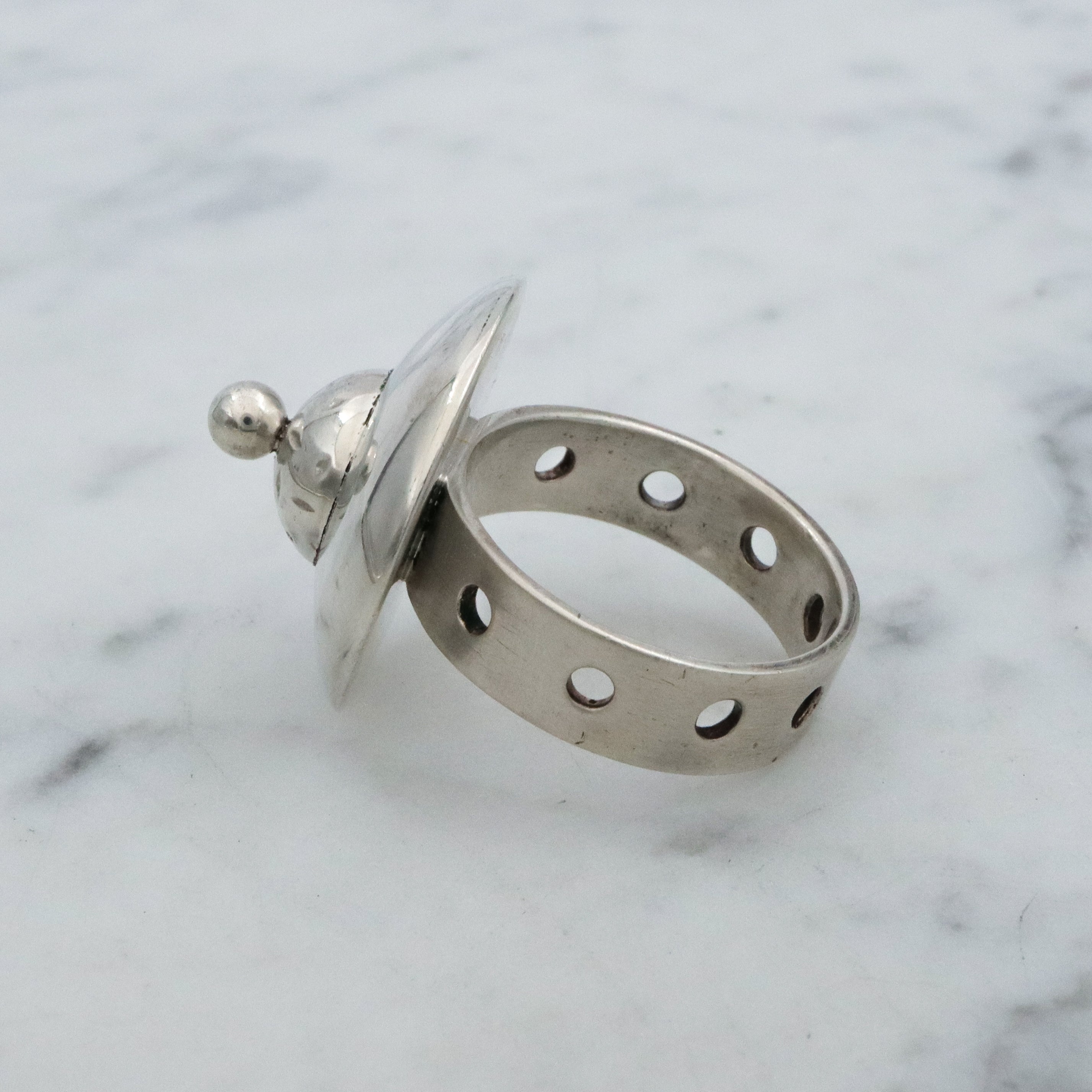Modernist sculptural sterling disc ring, size 7