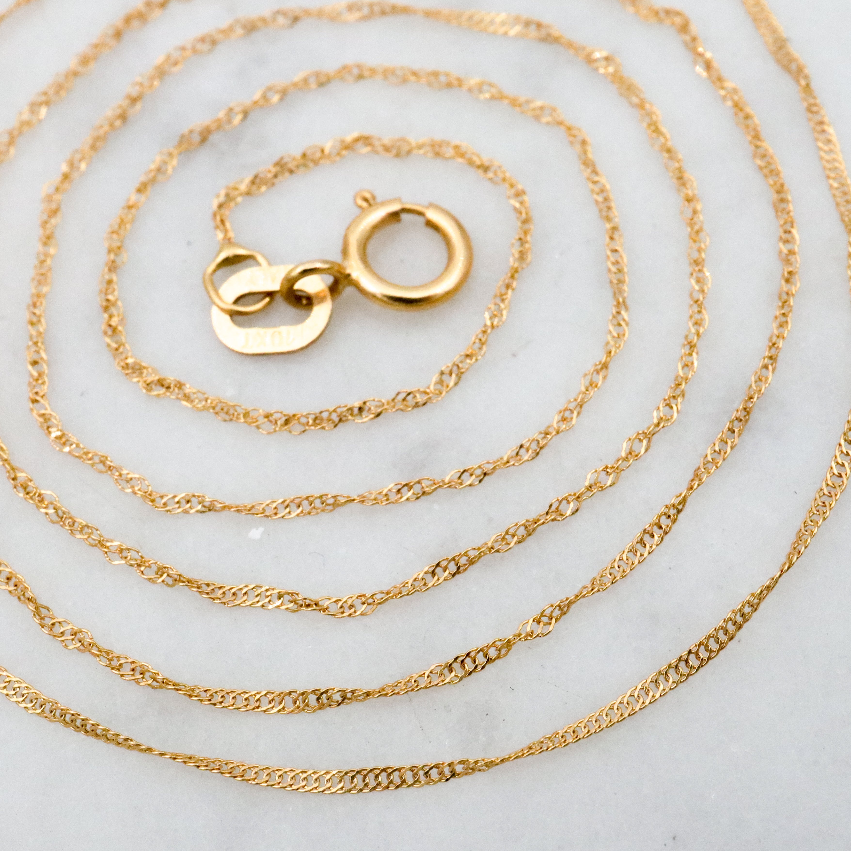 Delicate vintage Italian 10k gold singapore link chain 18"