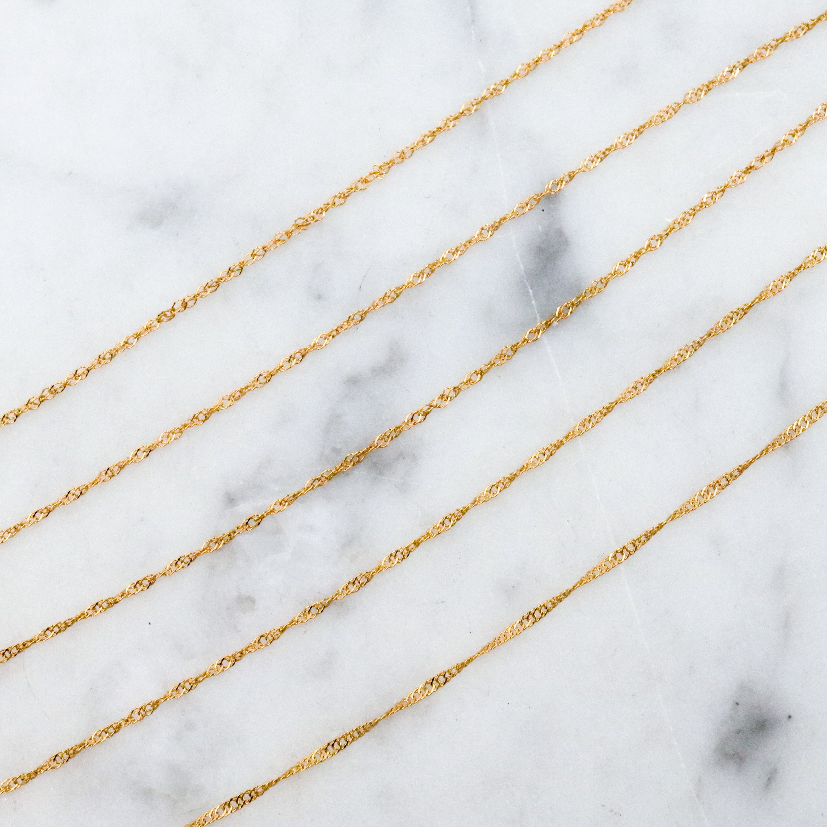 Delicate vintage Italian 10k gold singapore link chain 18"