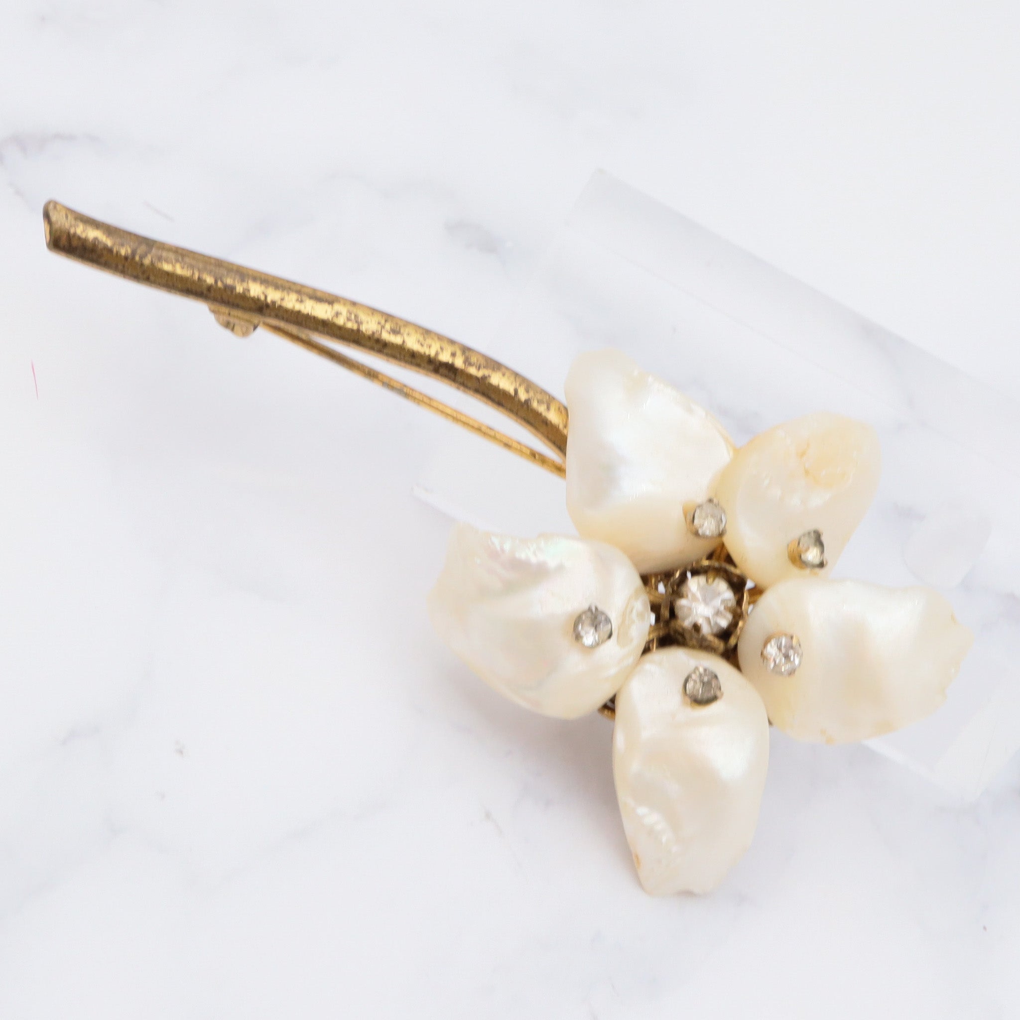 Vintage de mario baroque pearl and rhinestone gold plated flower brooch