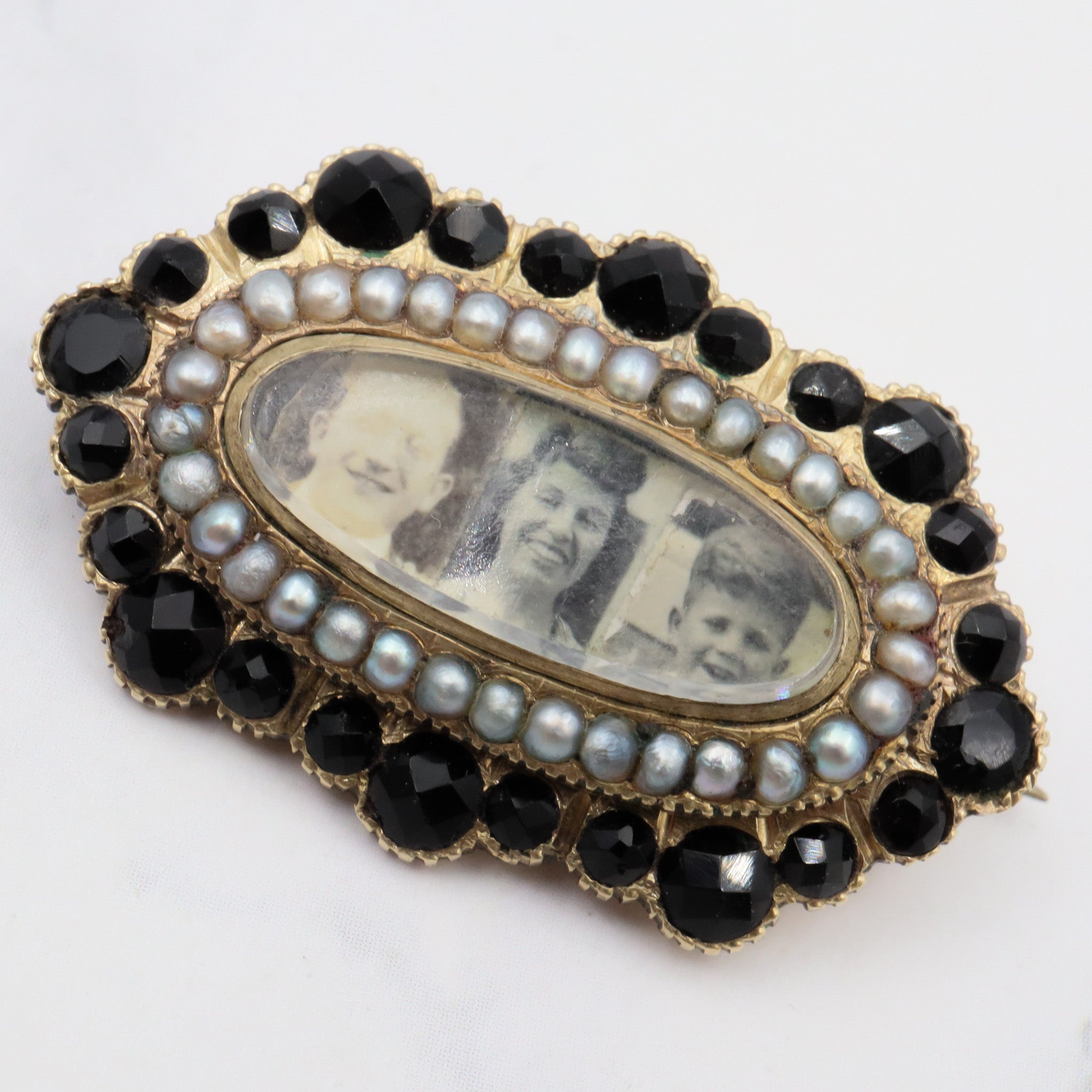 Antique Victorian gold filled pearl & jet glass photograph brooch