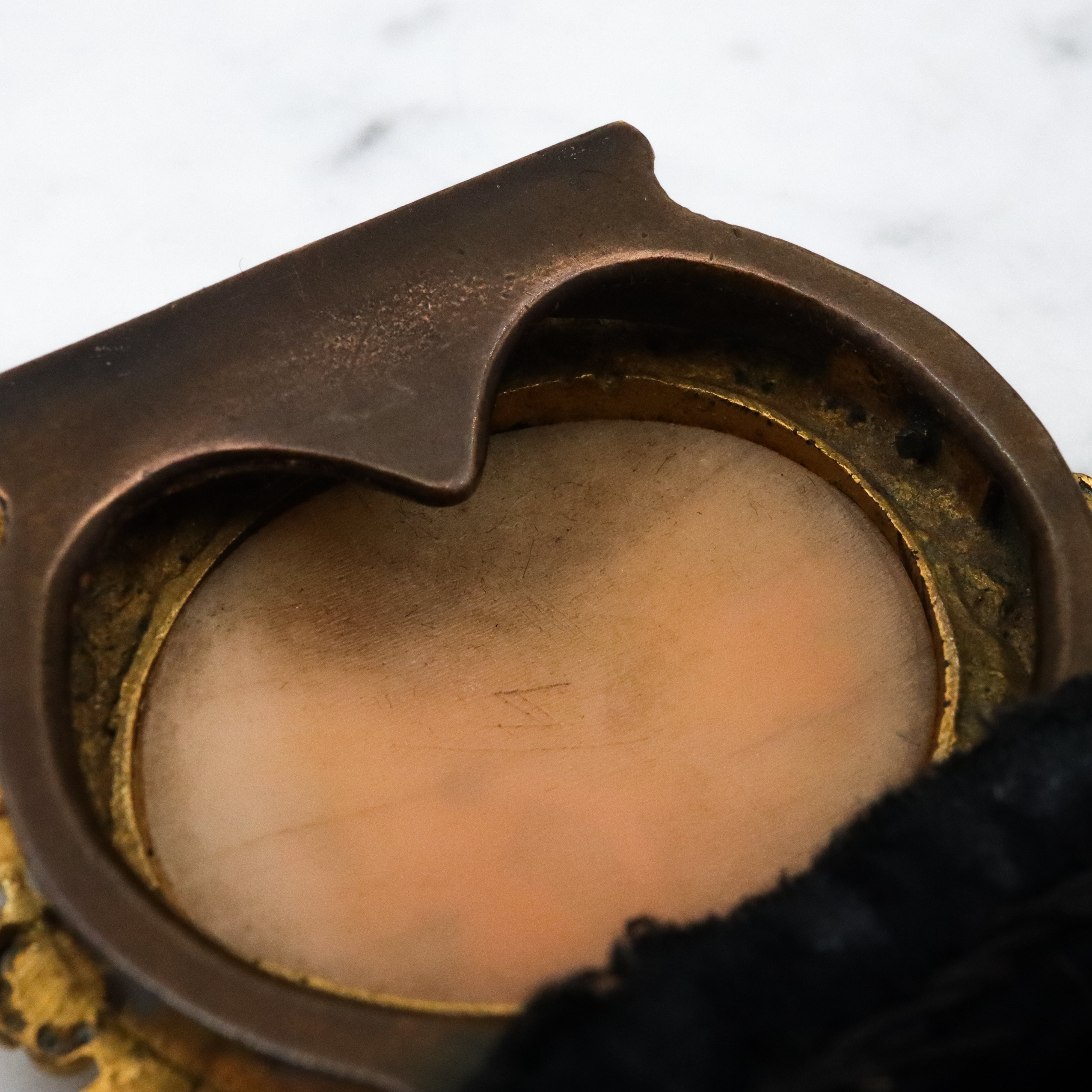 Antique Victorian Venus & Cupid gilt metal foliate framed cameo with velvet ribbon bracelet