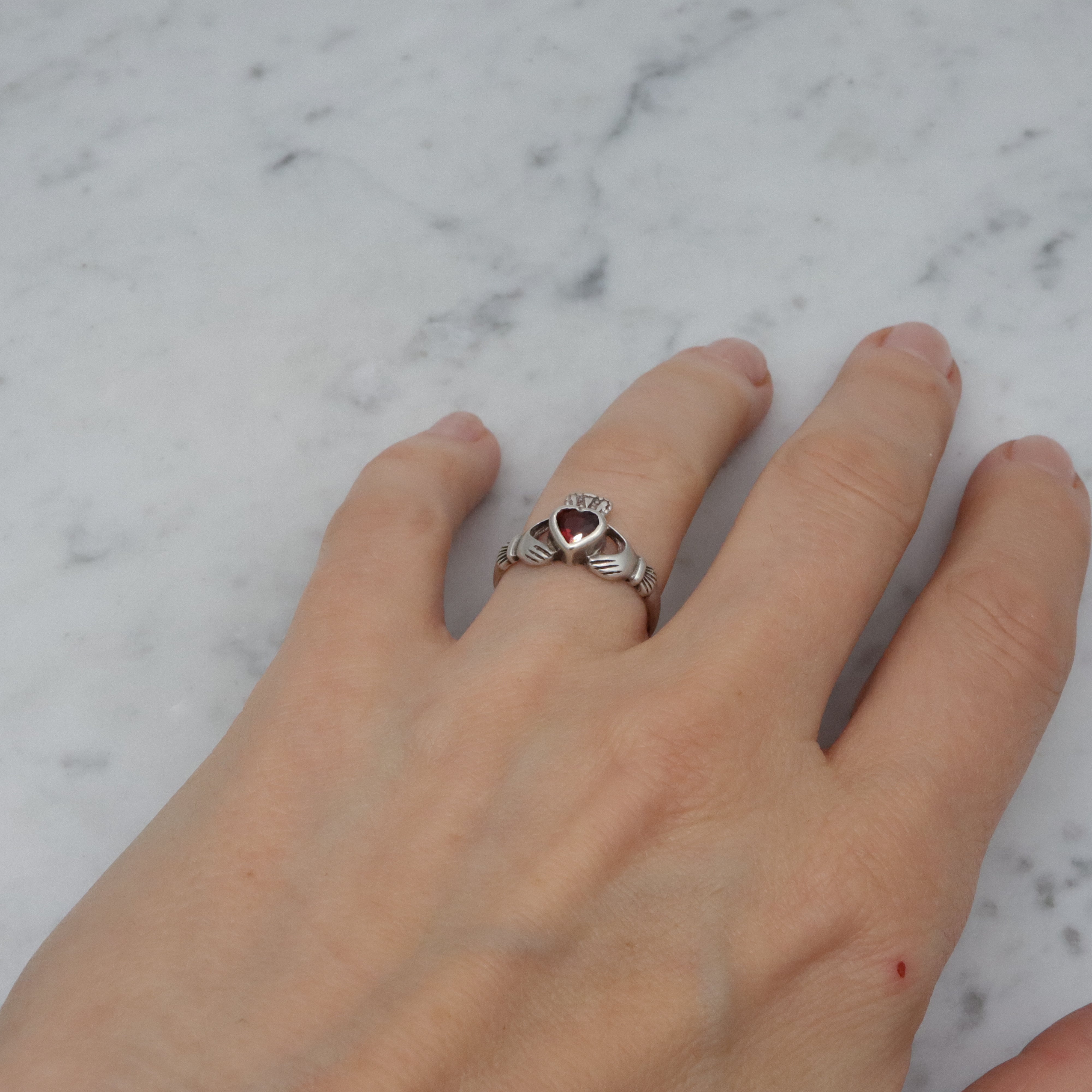 Vintage Irish sterling garnet Claddagh ring, size 7.25