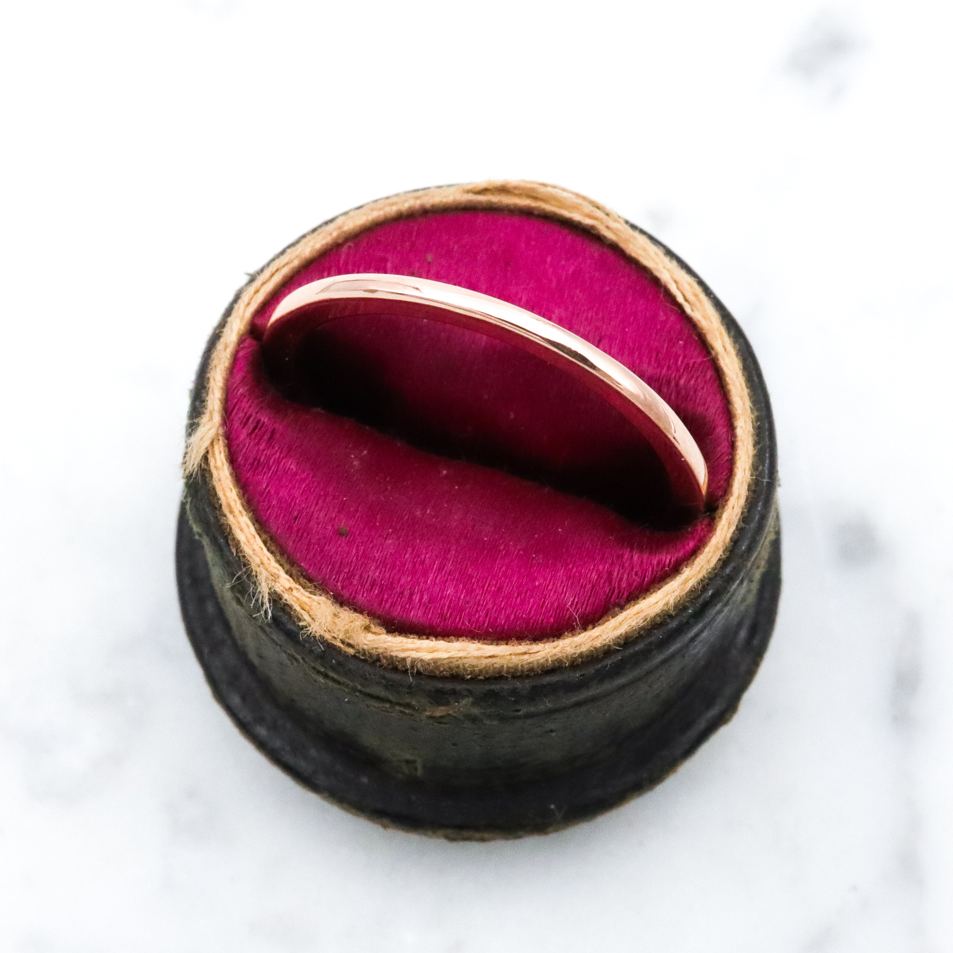 Vintage 14k gold thin knife edge band, size 7