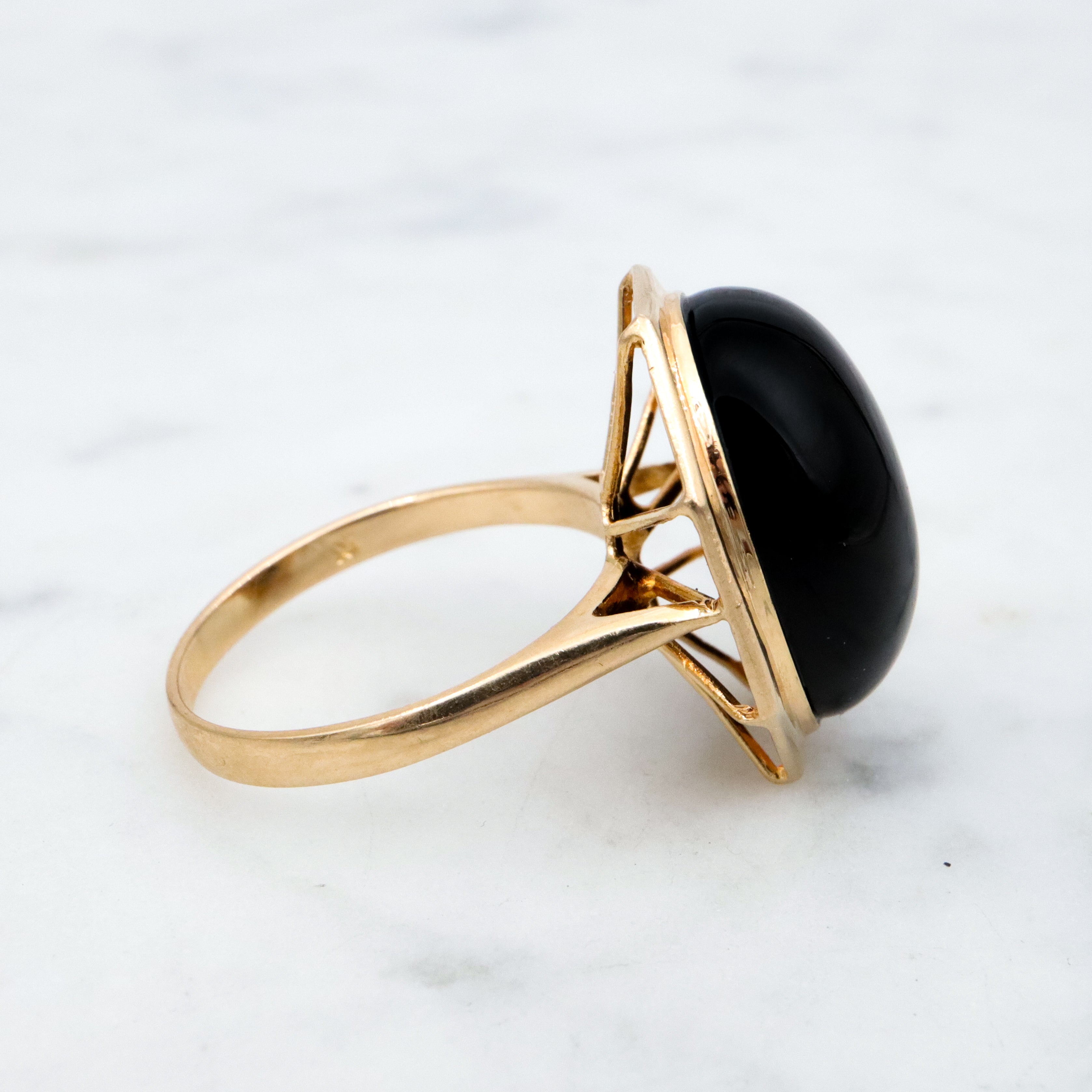 Mid Century 14k gold hexagonal framed onyx cabochon ring, size 7