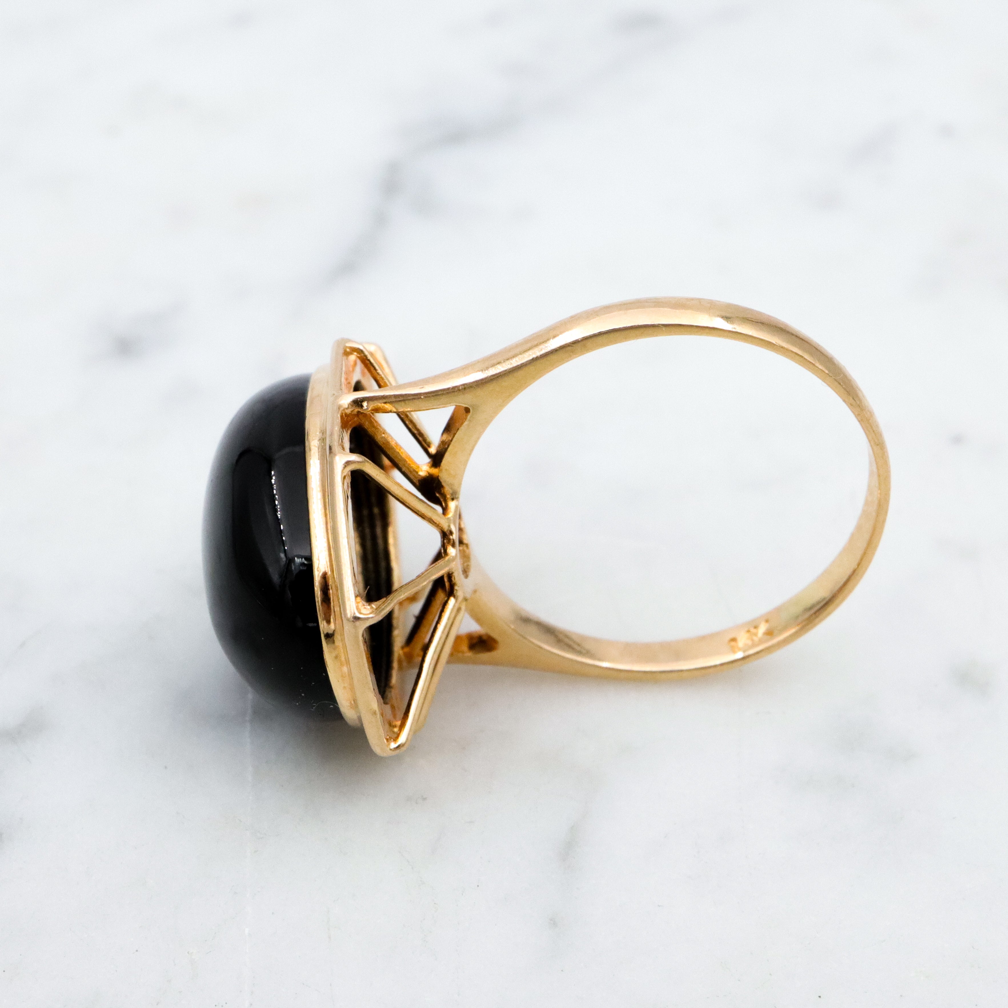 Mid Century 14k gold hexagonal framed onyx cabochon ring, size 7