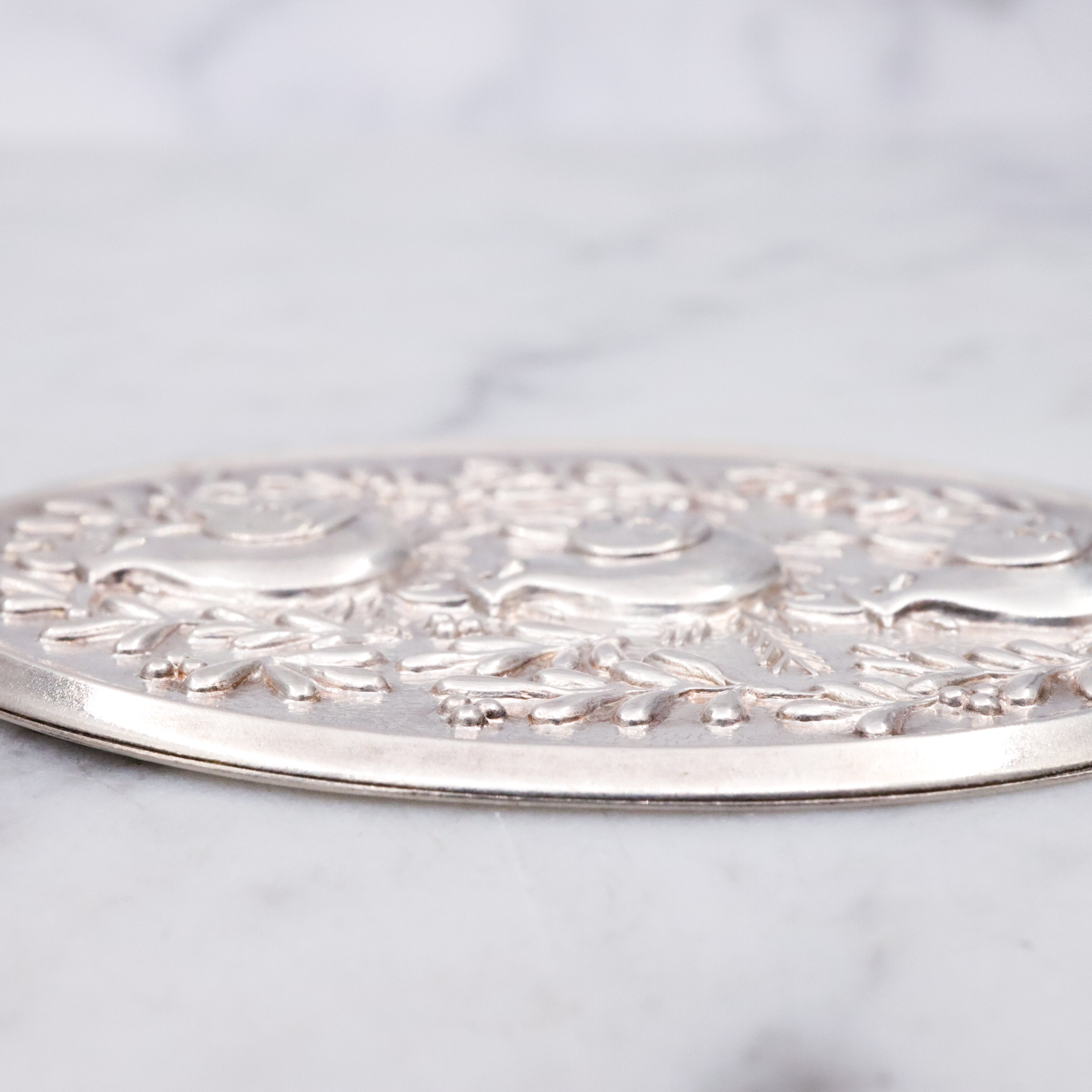 Vintage International Sterling "Three Turtle Doves" oval disc ornament/pendant