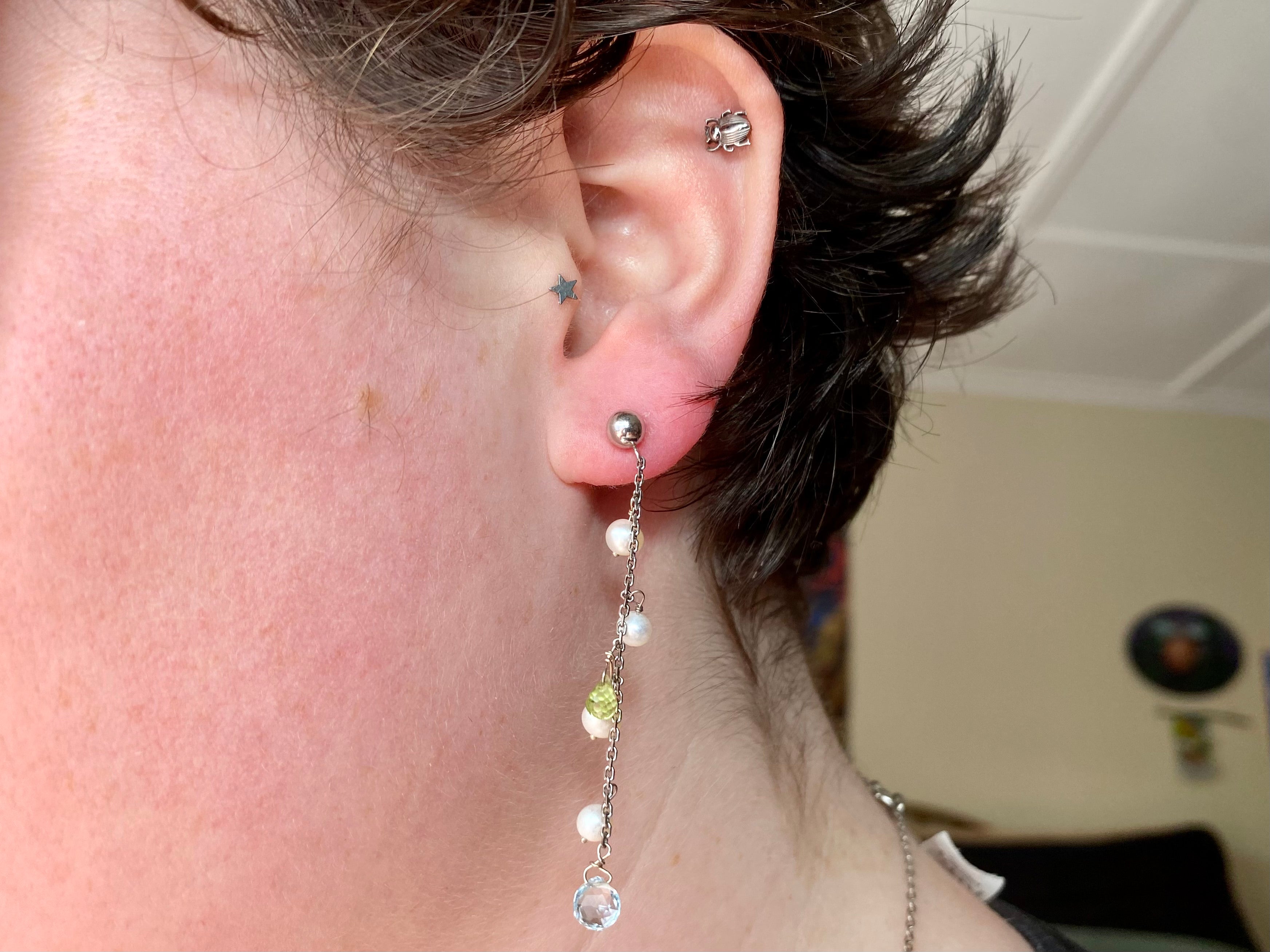 Vintage 14k white gold, cultured pearl, faceted peridot, and blue topaz drop chain earrings