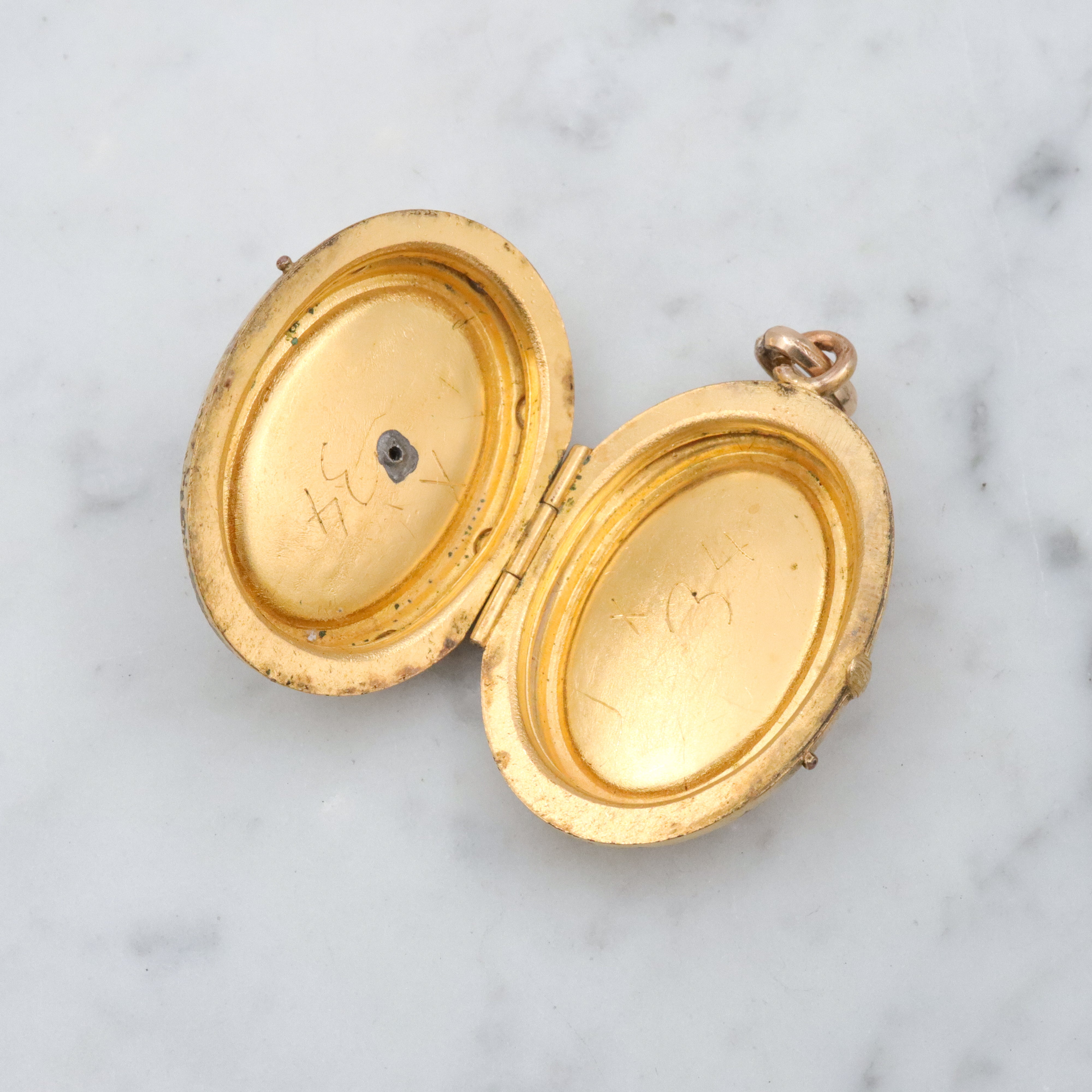 Antique Victorian gold filled & gilt metal Etruscan Revival locket pendant