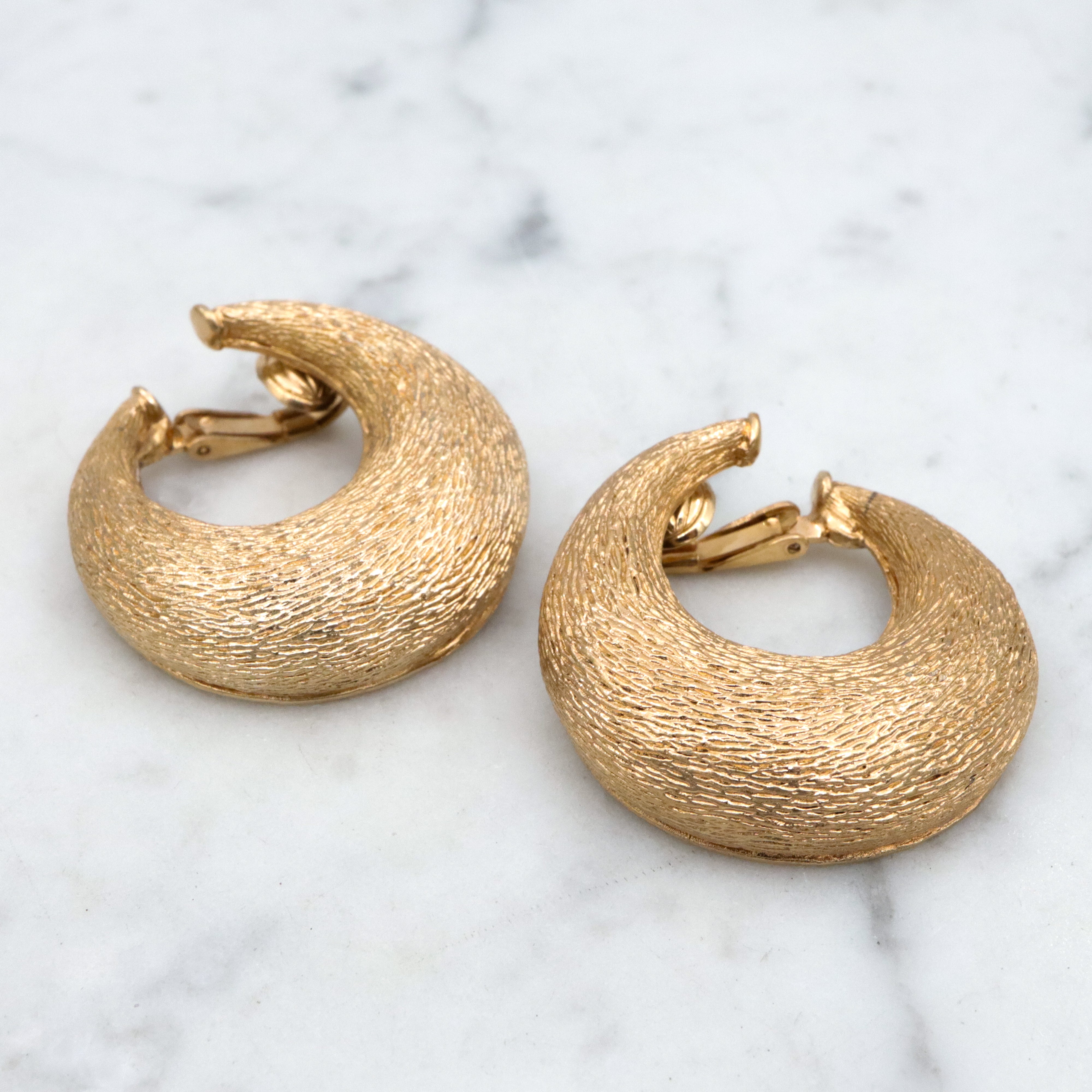Vintage 70s Ciner textured gold plated flattened hoop huggie clip-on earrings