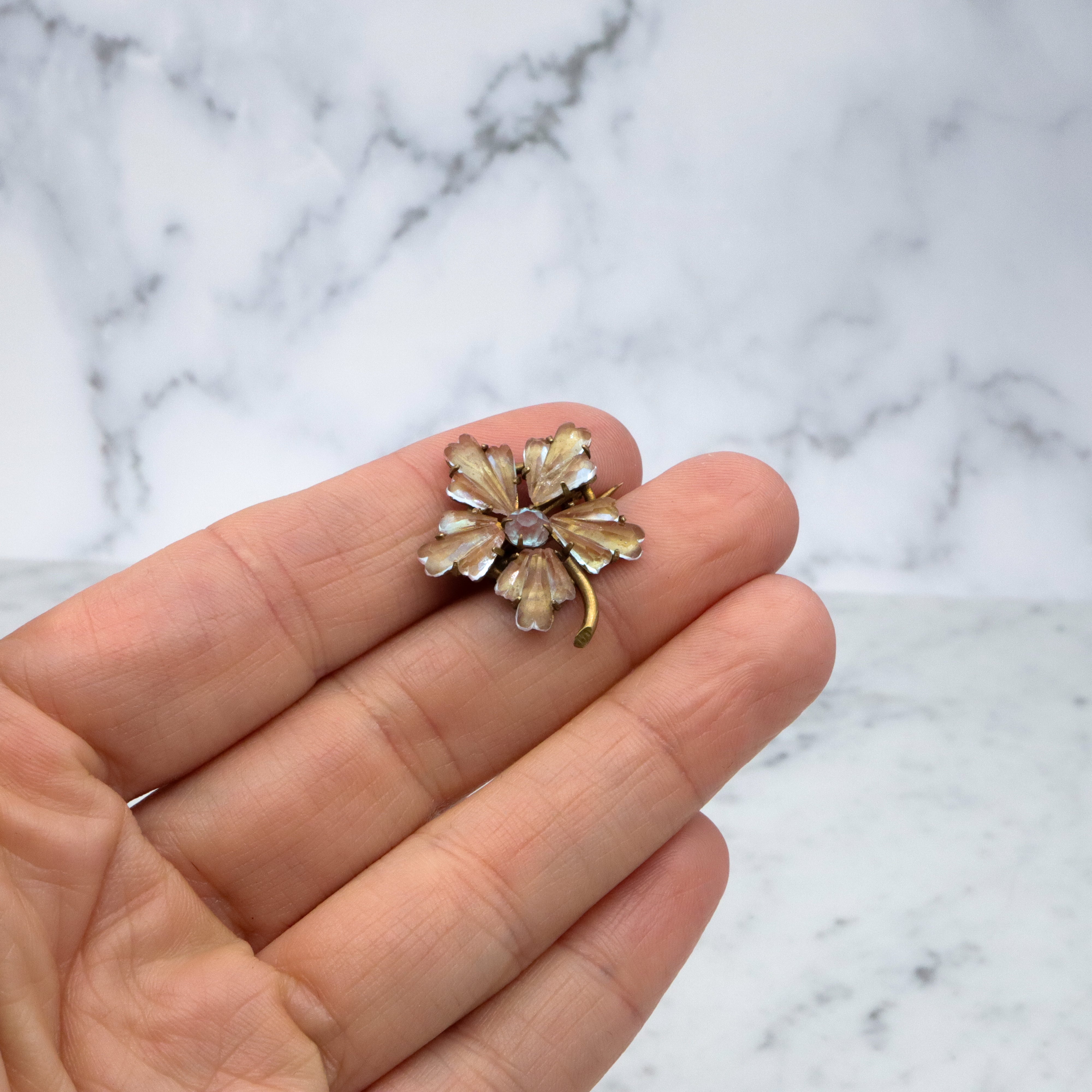 Antique Victorian saphiret gem flower gilt metal brooch