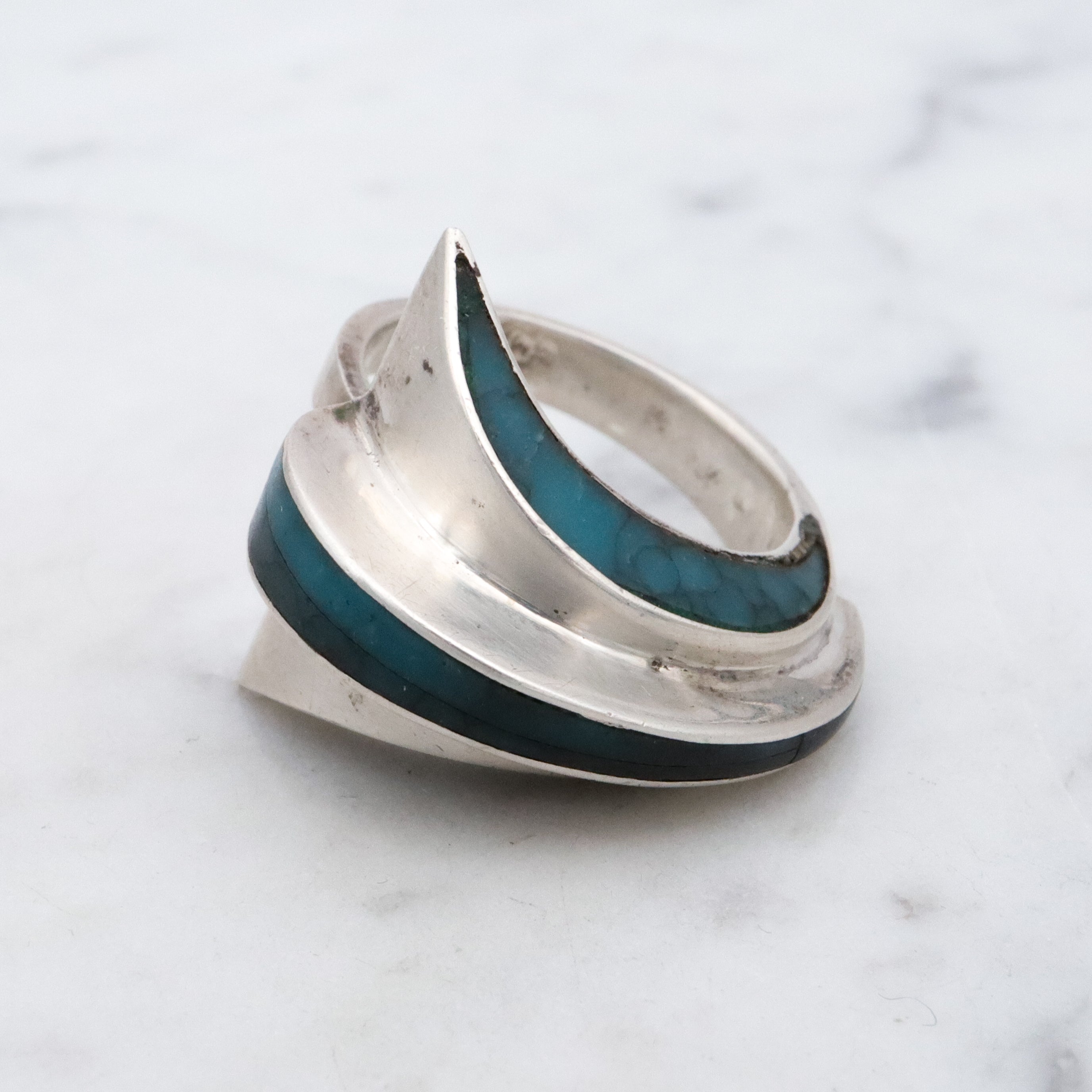 Vintage Mexican Modern turquoise inlay sterling wrap ring, size 7.5 adjustable