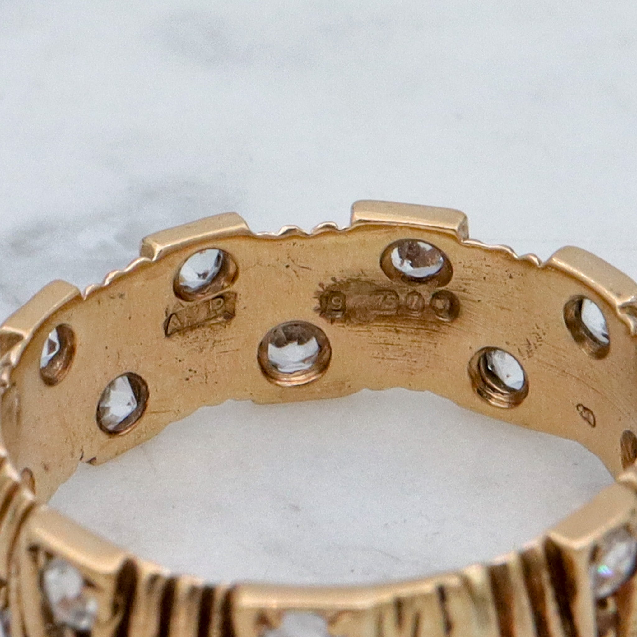 Brutalist style English 9k gold & quartz textured band, sz 5.5