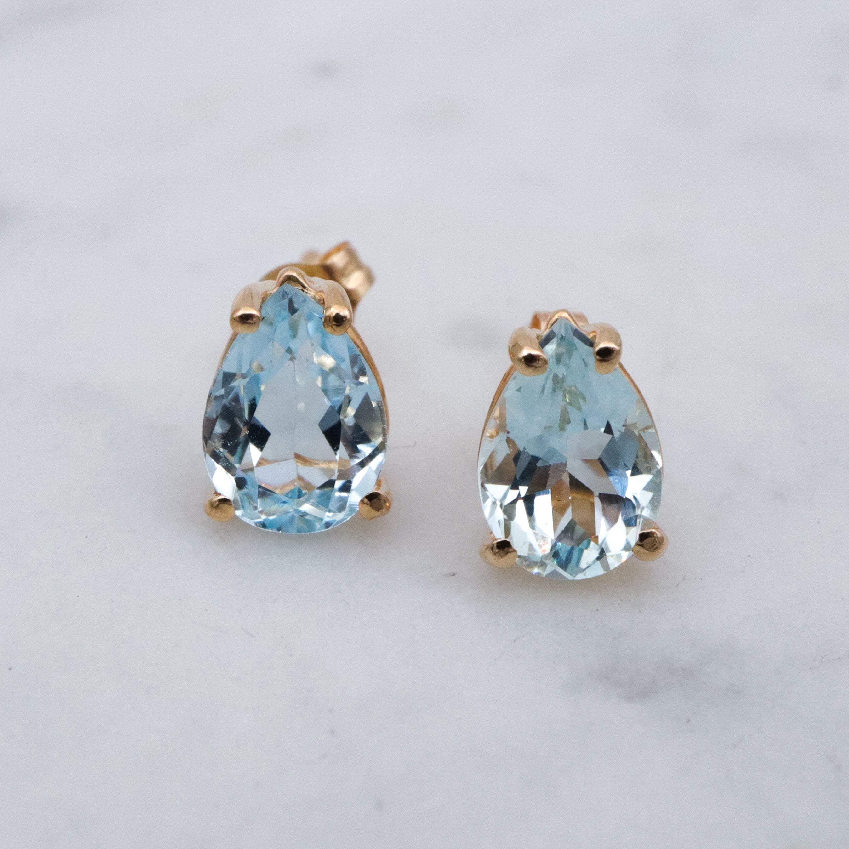 Vintage 14k gold pear cut aquamarine gemstone stud earrings