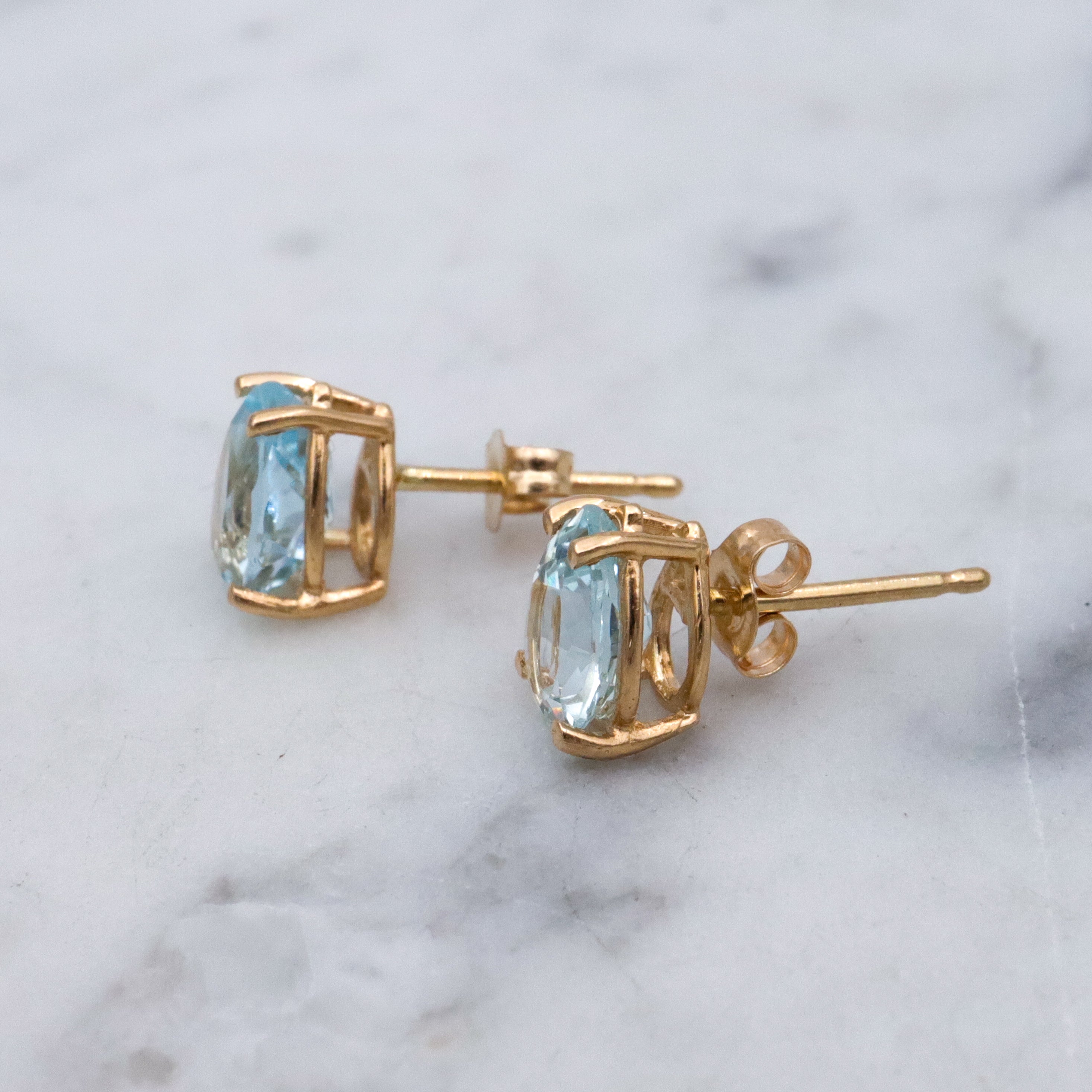 Vintage 14k gold pear cut aquamarine gemstone stud earrings