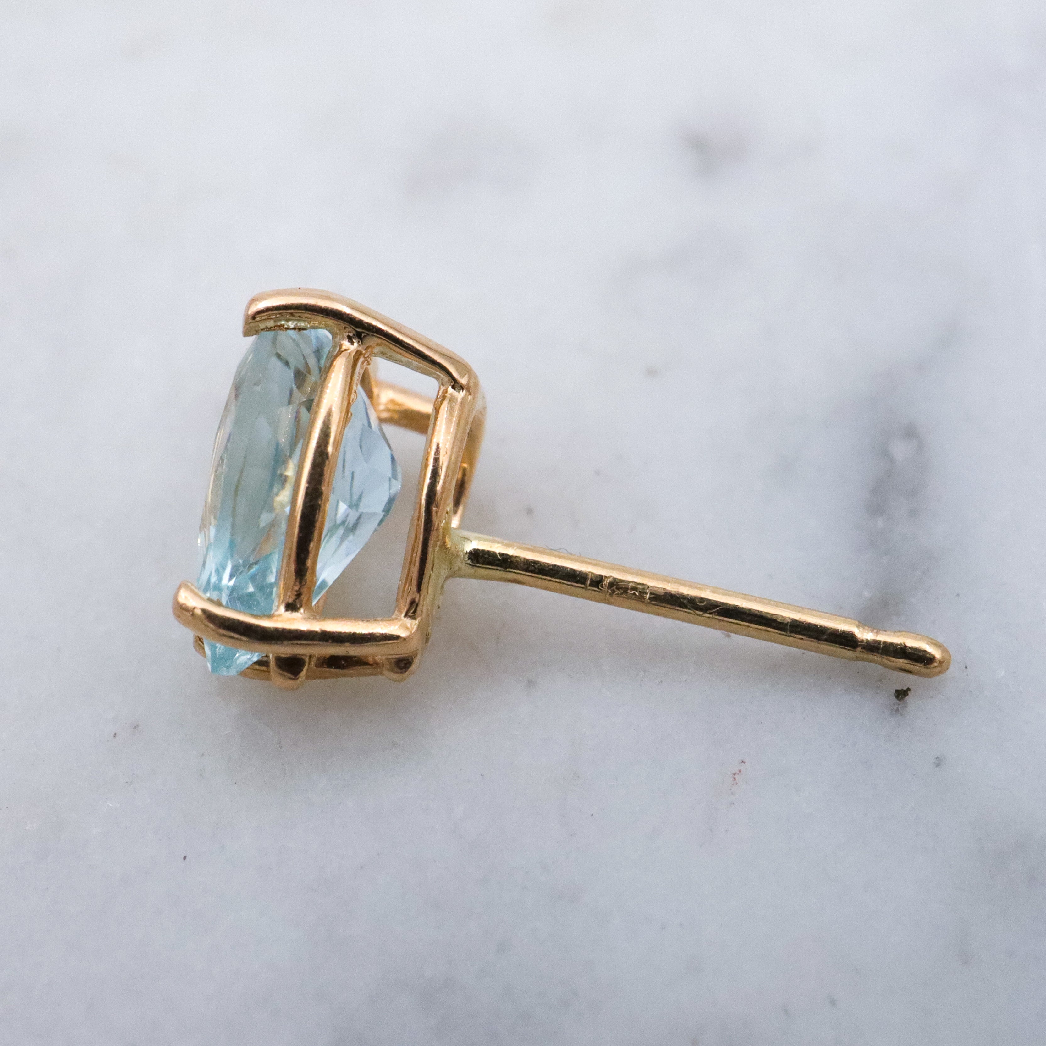 Vintage 14k gold pear cut aquamarine gemstone stud earrings