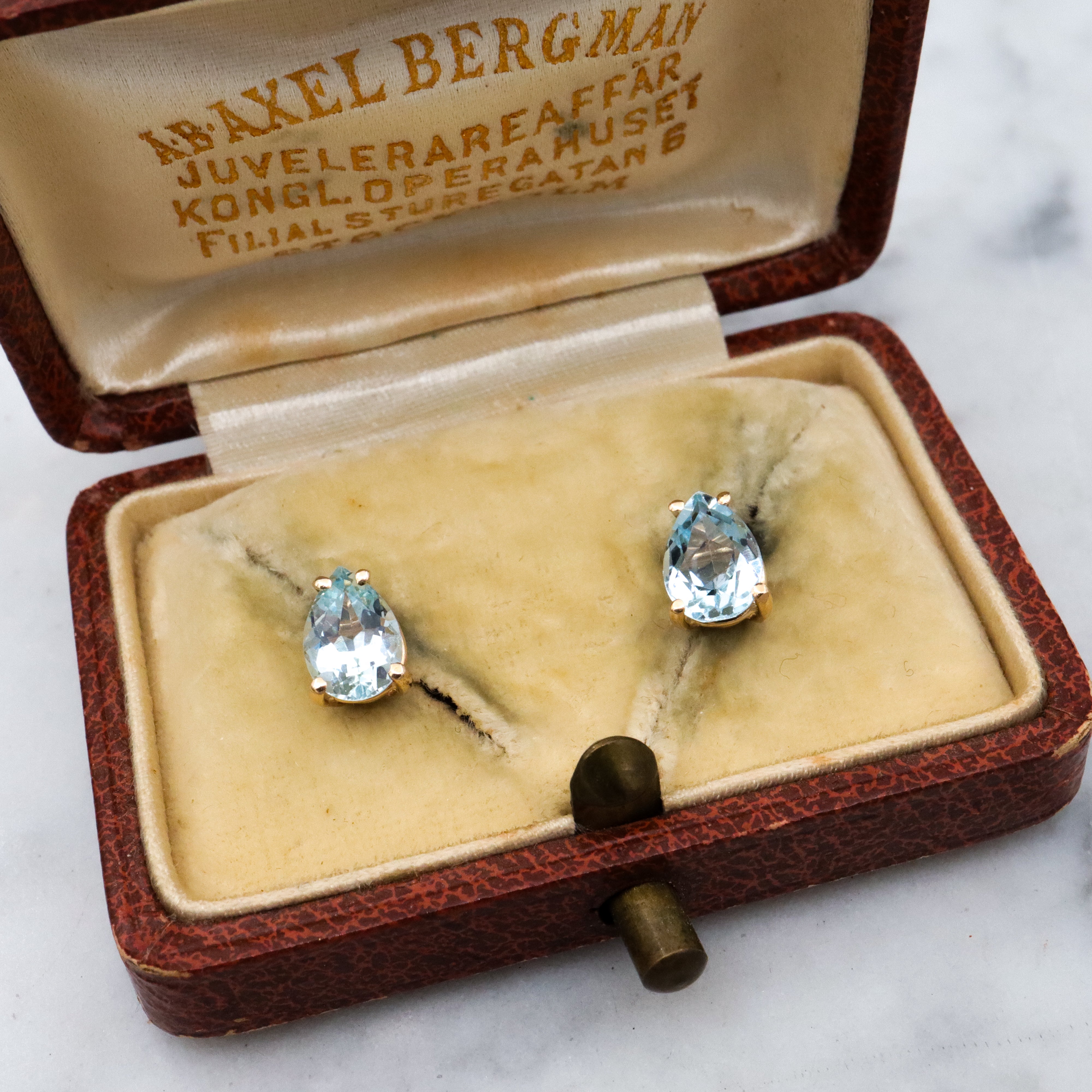 Vintage 14k gold pear cut aquamarine gemstone stud earrings