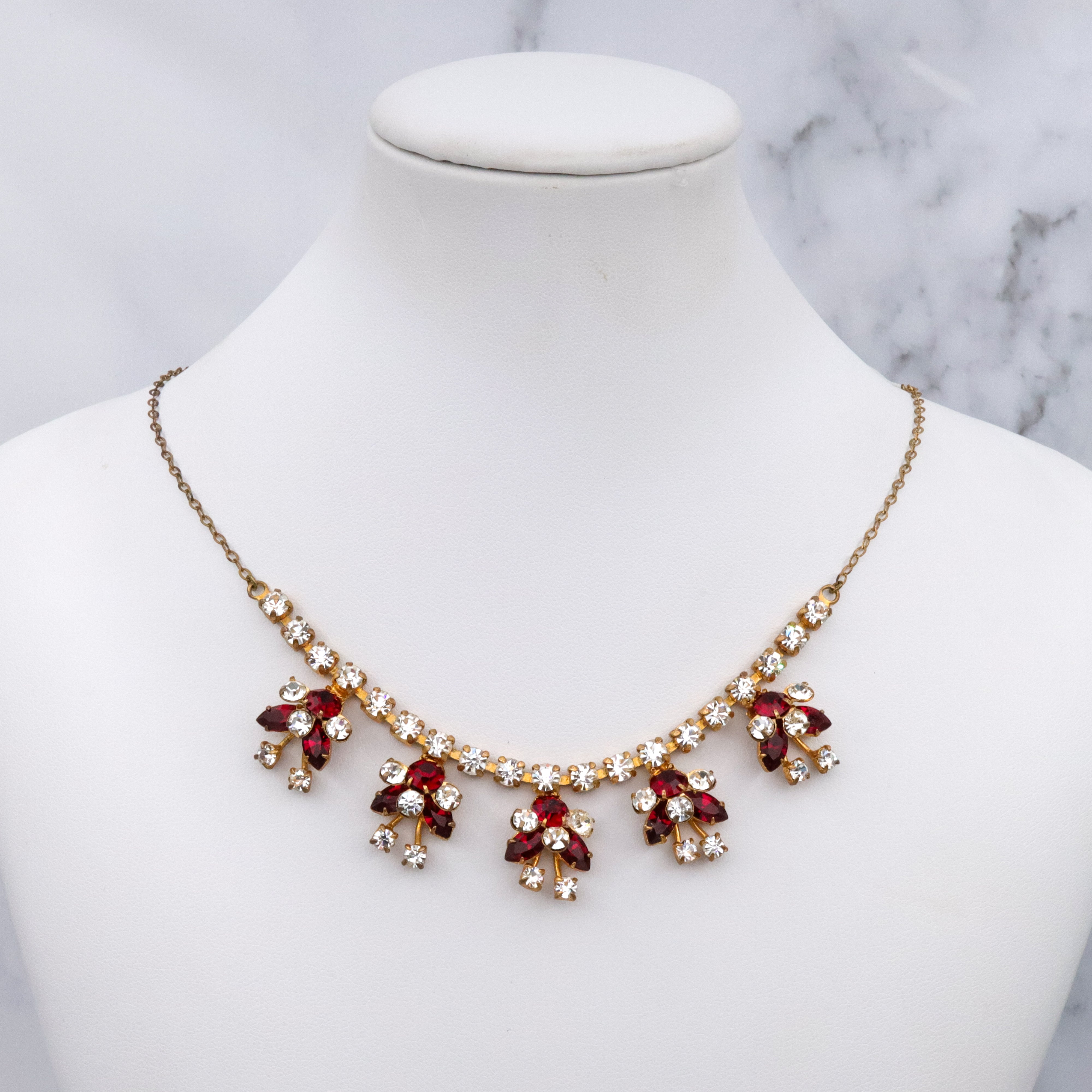 Vintage red & clear rhinestone ribbon cluster necklace 15"
