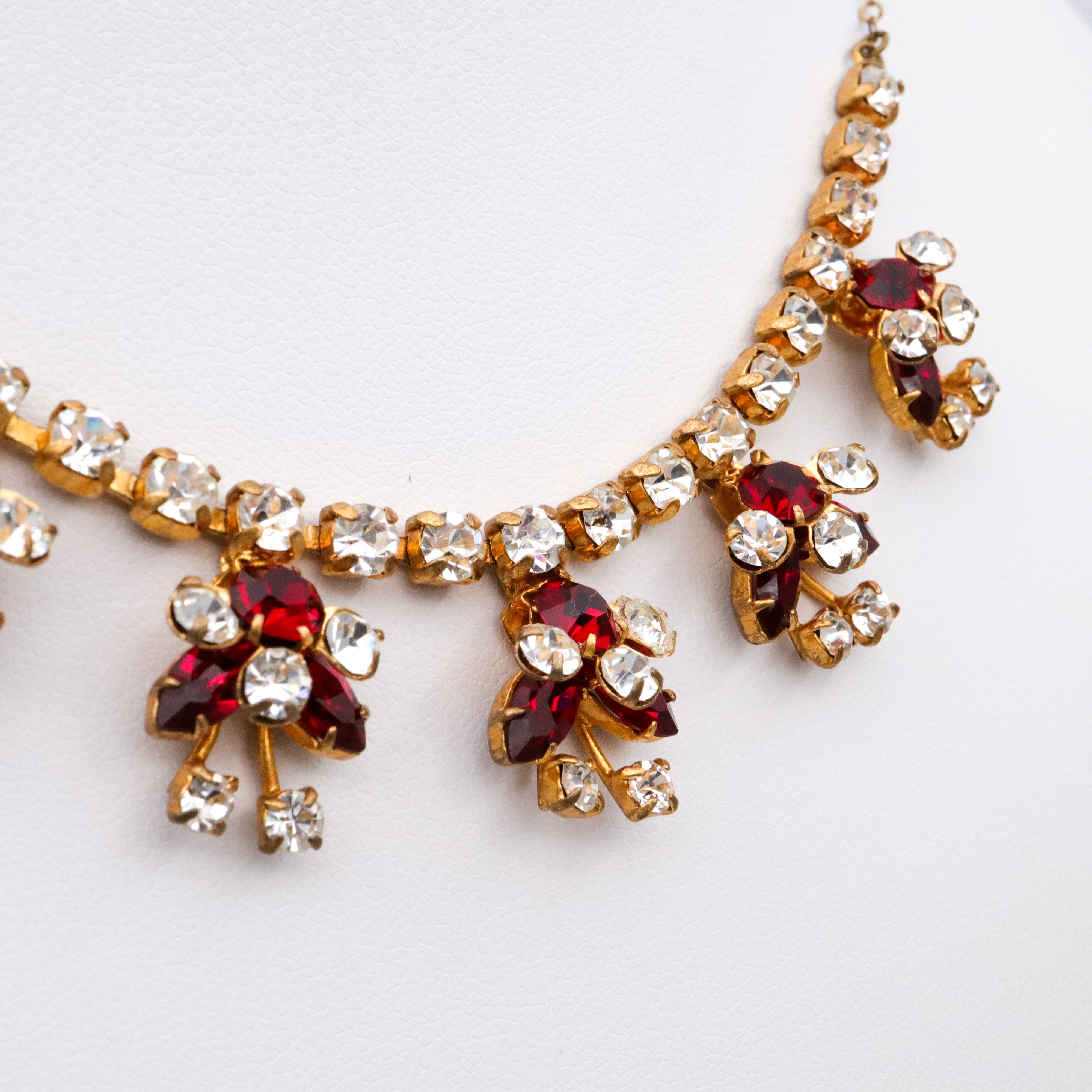 Vintage red & clear rhinestone ribbon cluster necklace 15"